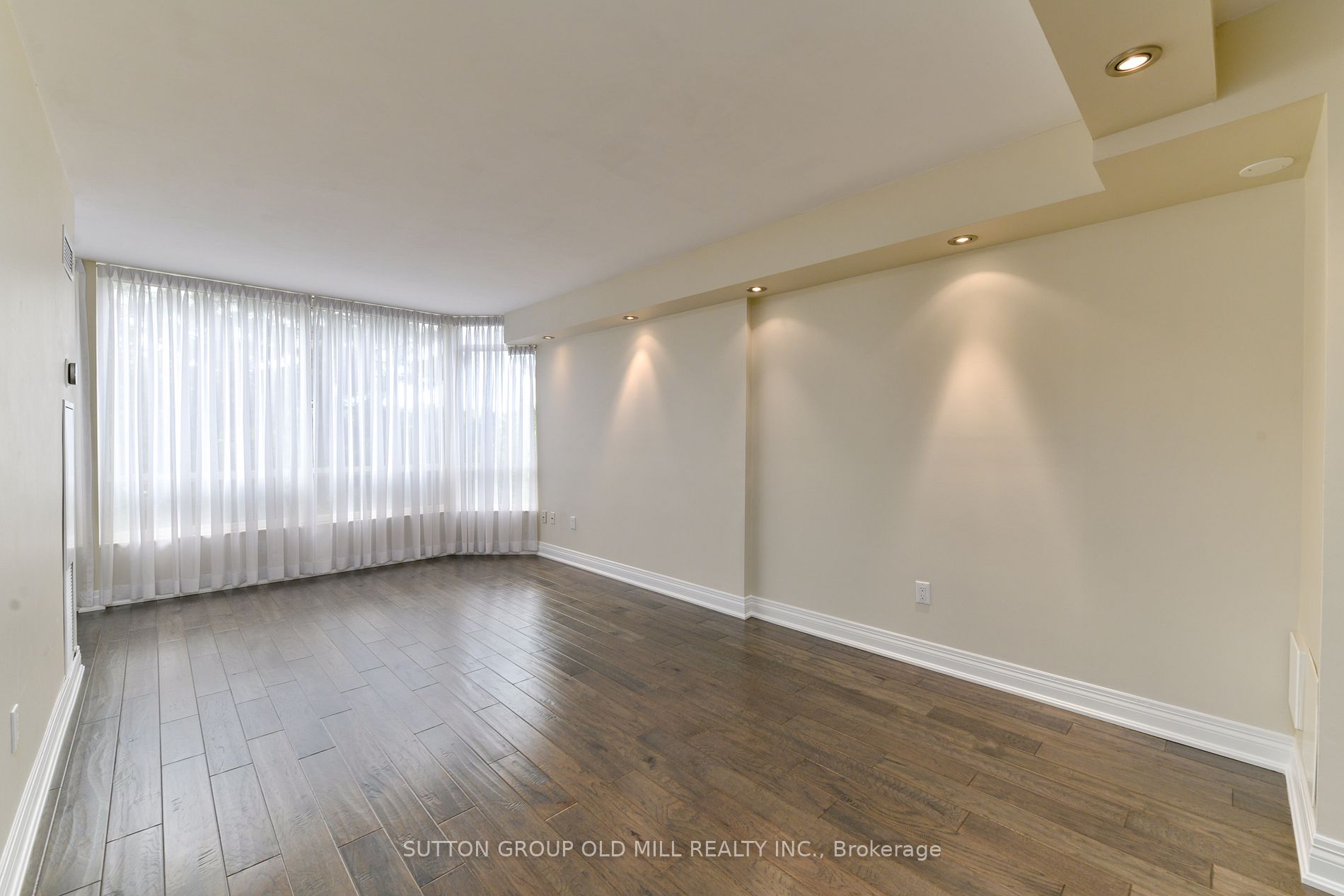 1320 Islington Ave, #405