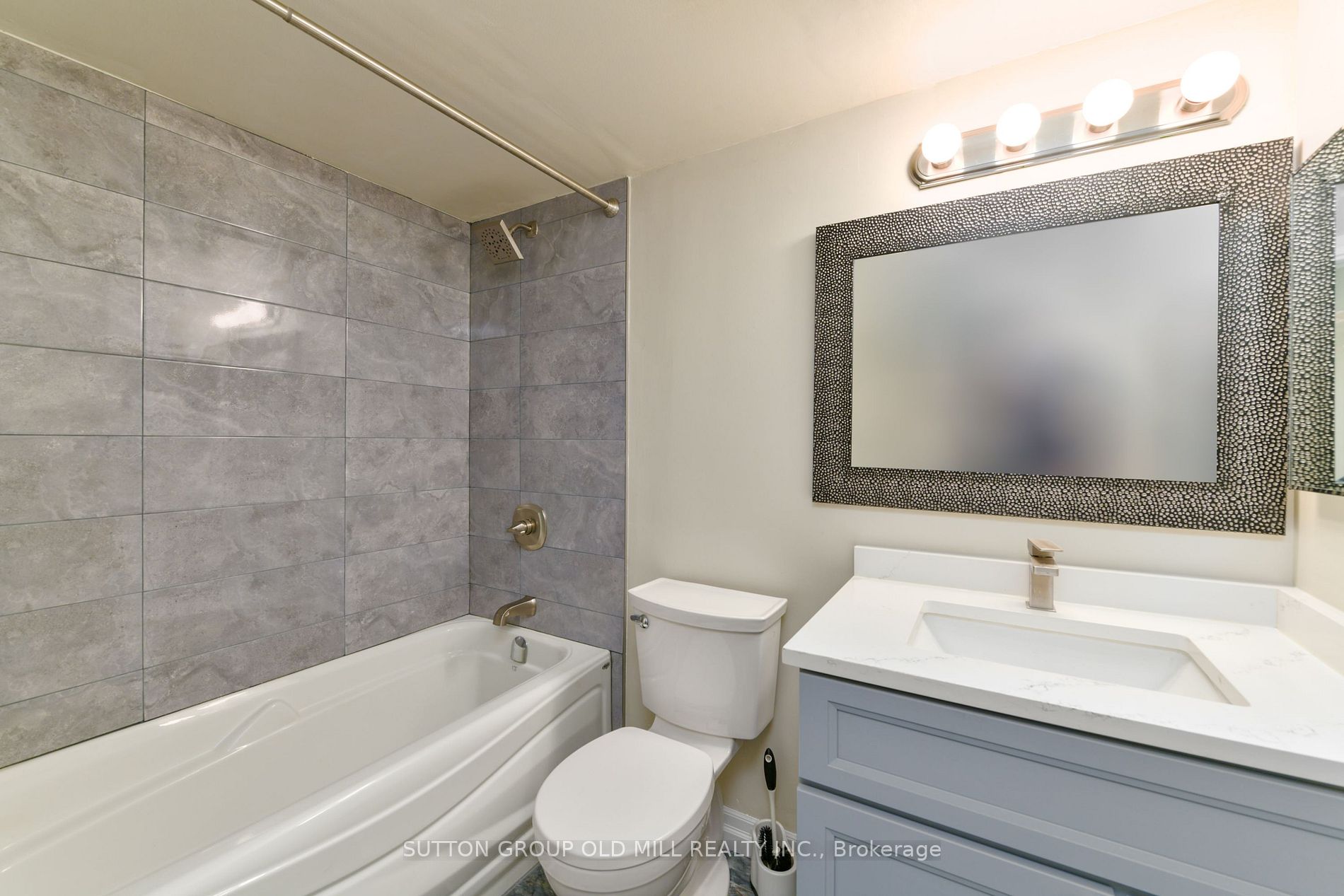 1320 Islington Ave, #405