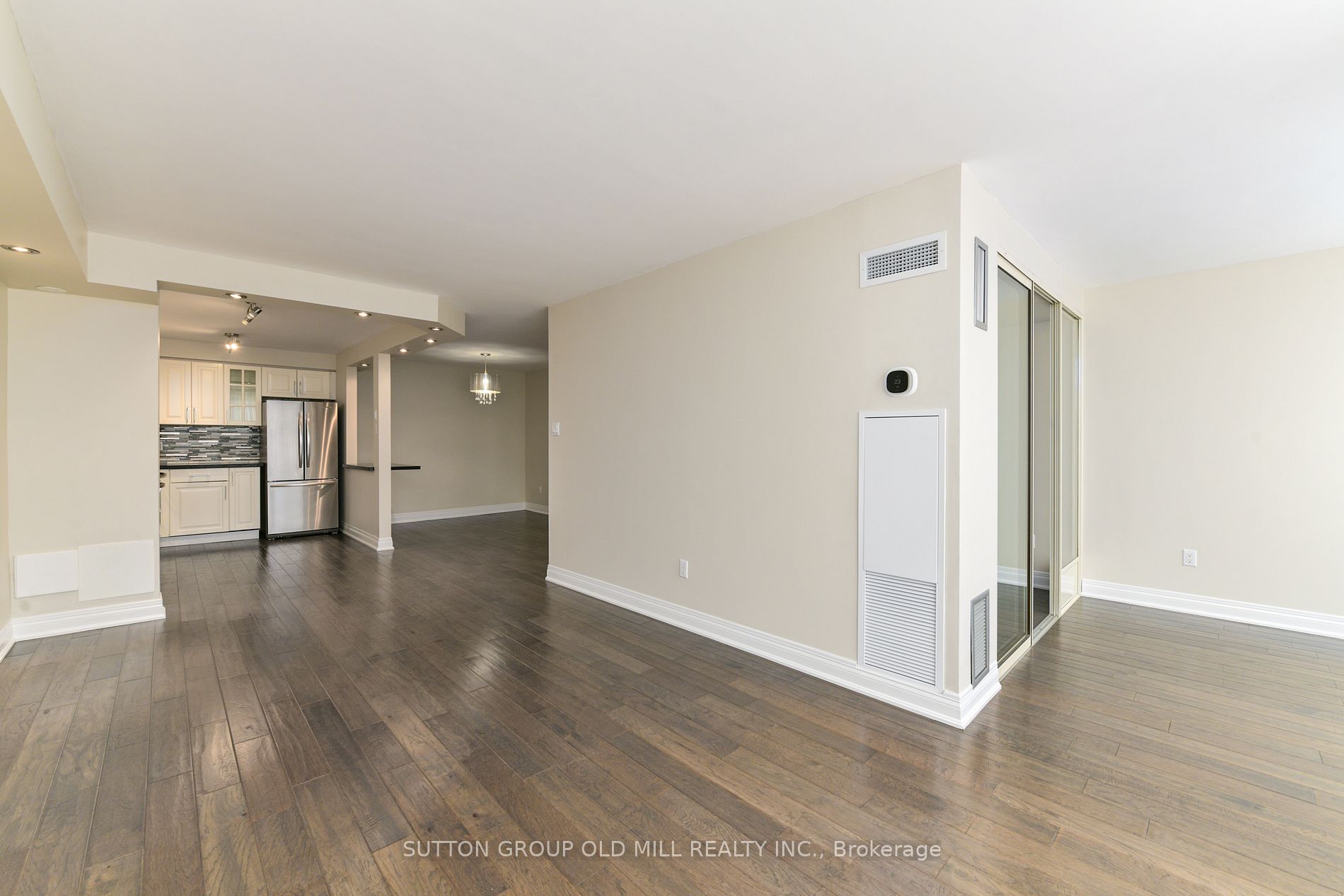 1320 Islington Ave, #405
