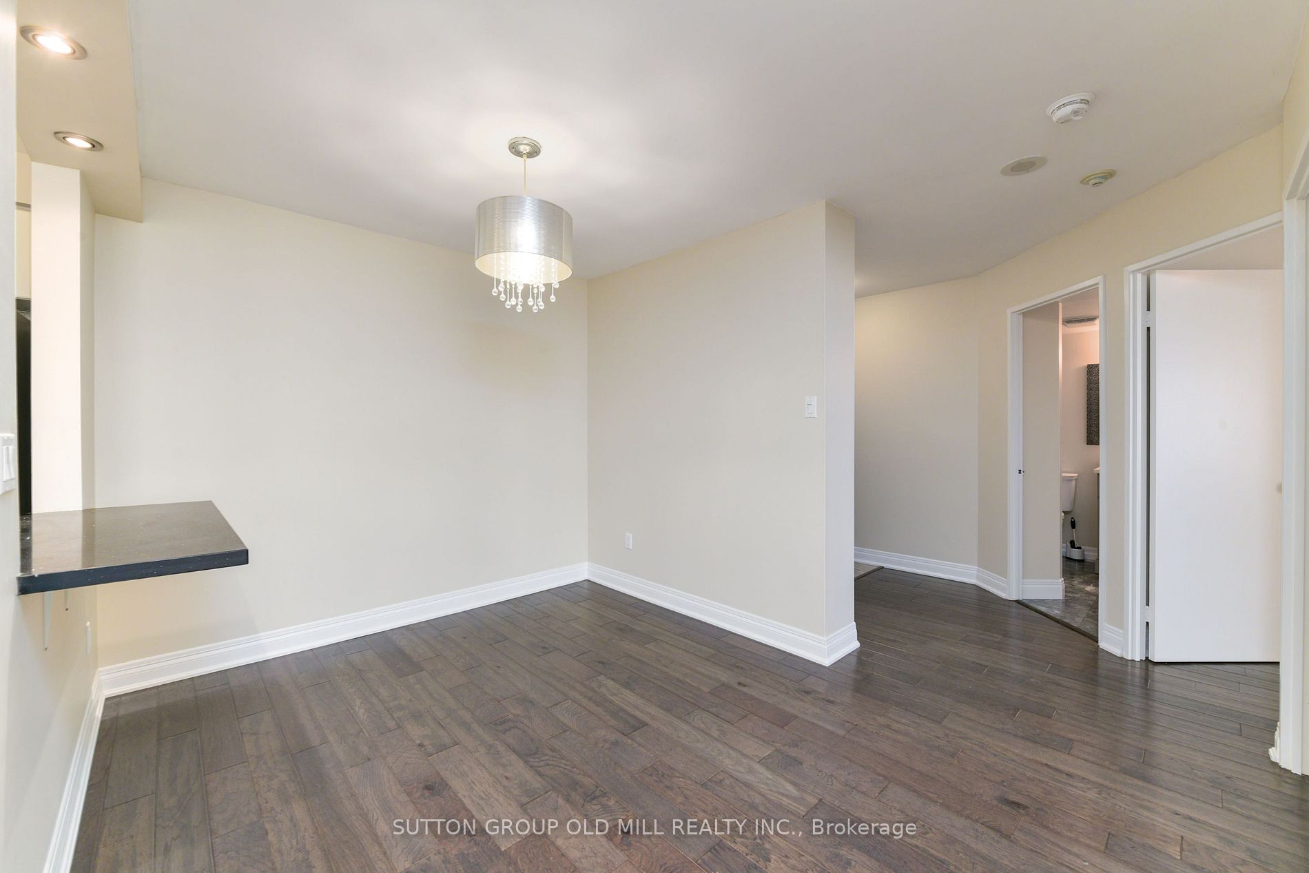 1320 Islington Ave, #405