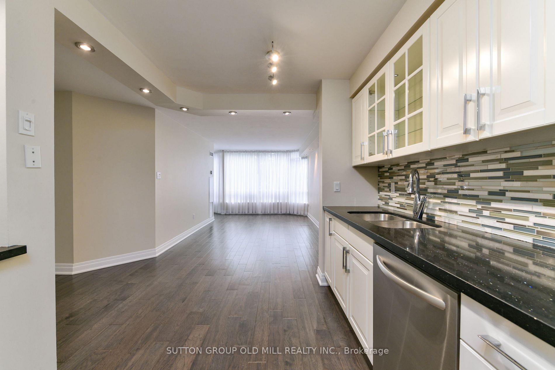 1320 Islington Ave, #405