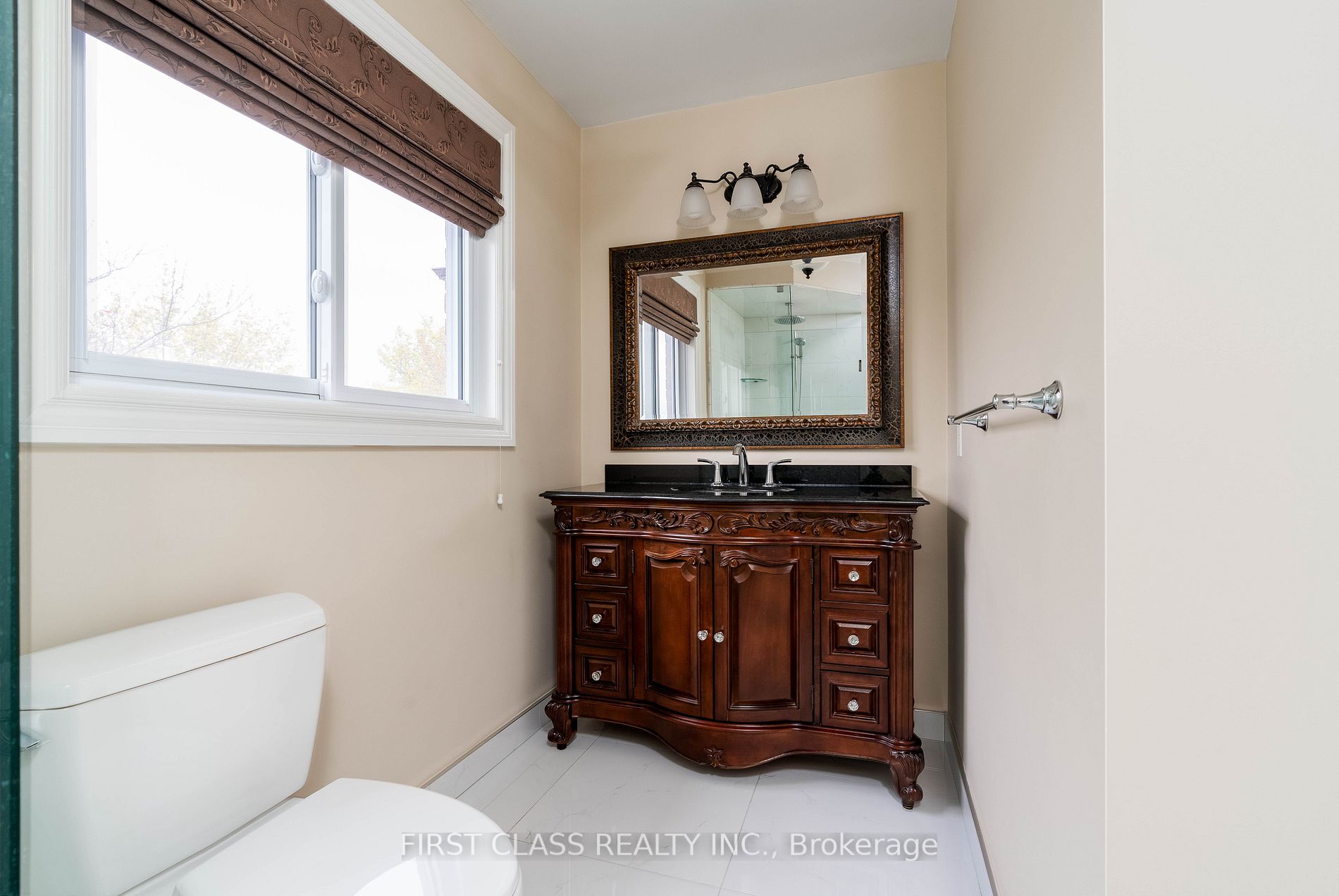 1583 Sir Monty's Dr