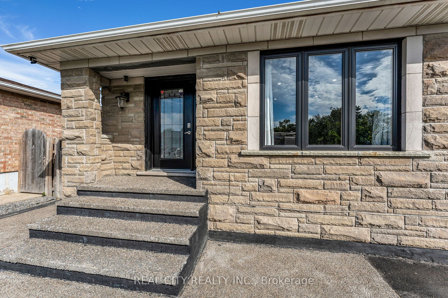 9 Mallard Cres