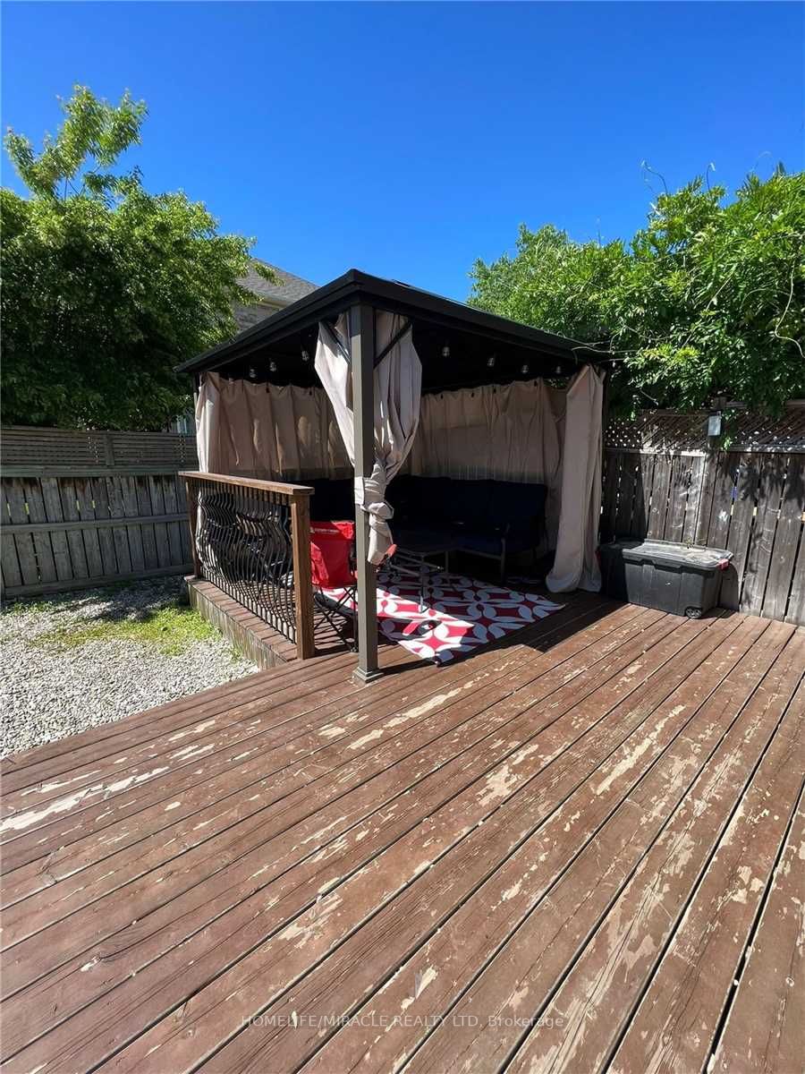 1118 Barclay Circ