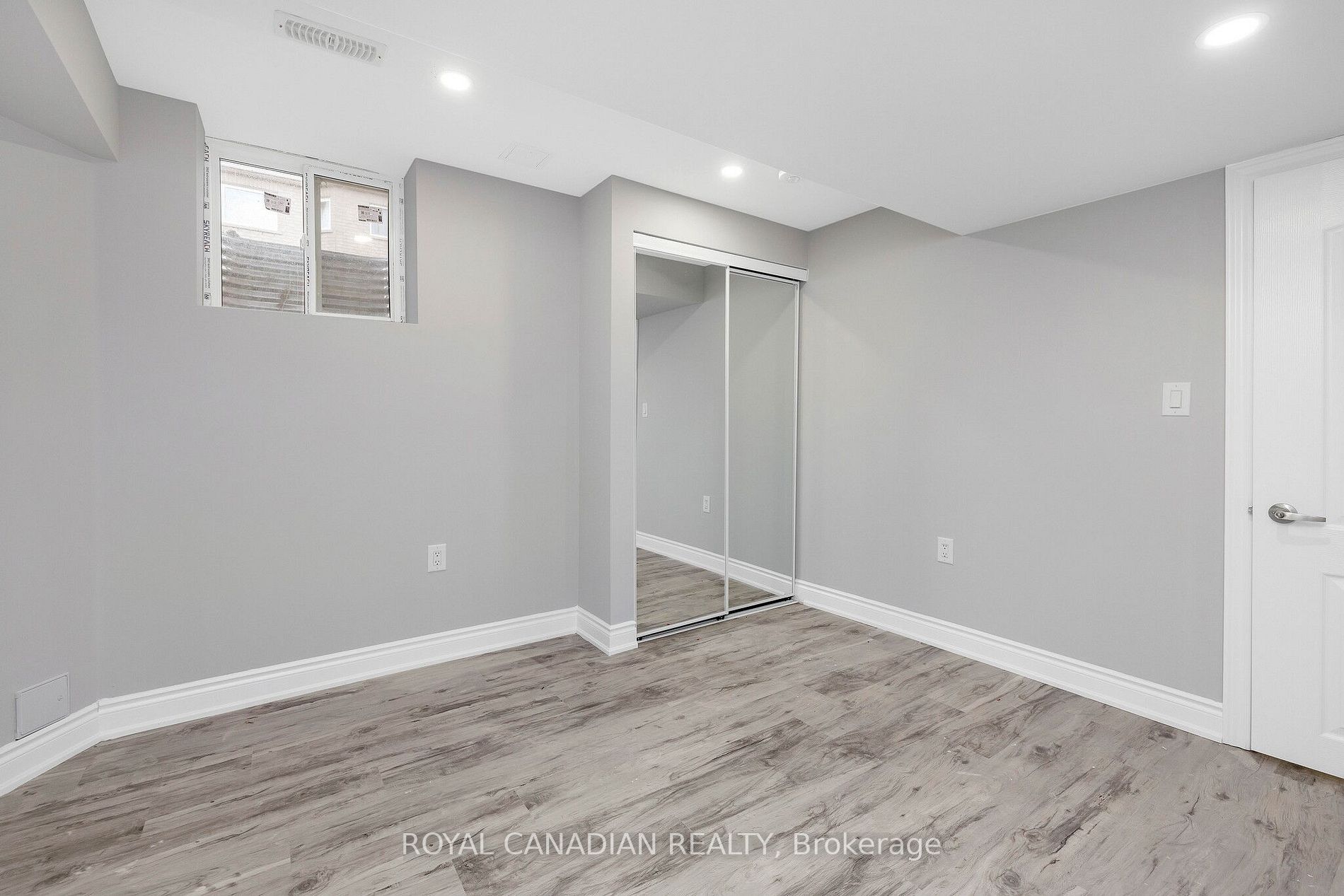 19 Outlook Ave