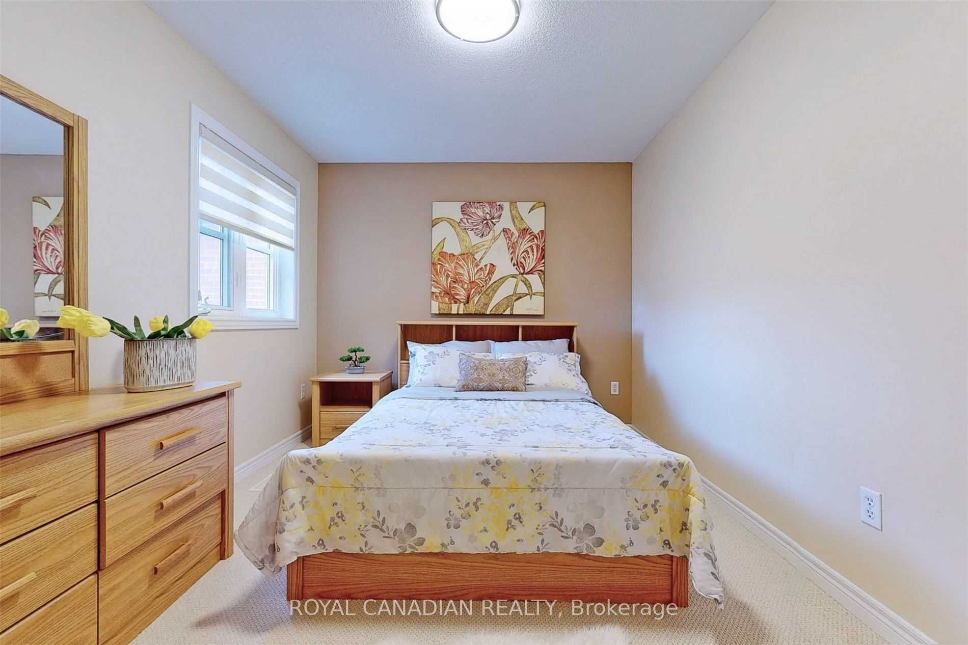 19 Outlook Ave