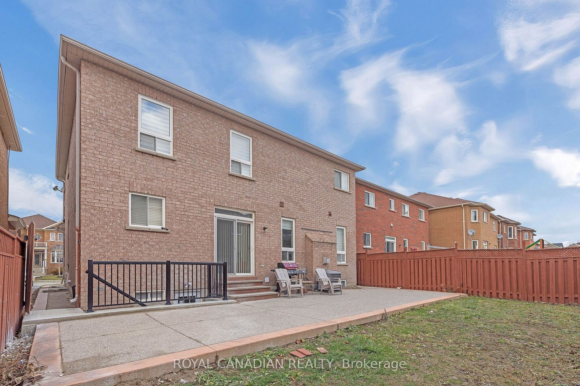 19 Outlook Ave