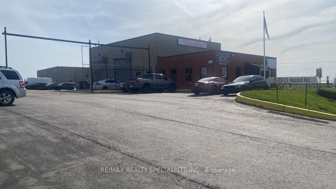 580 Riddell Rd