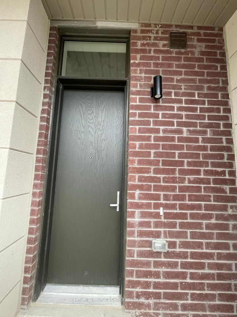 24 Heathrow Lane