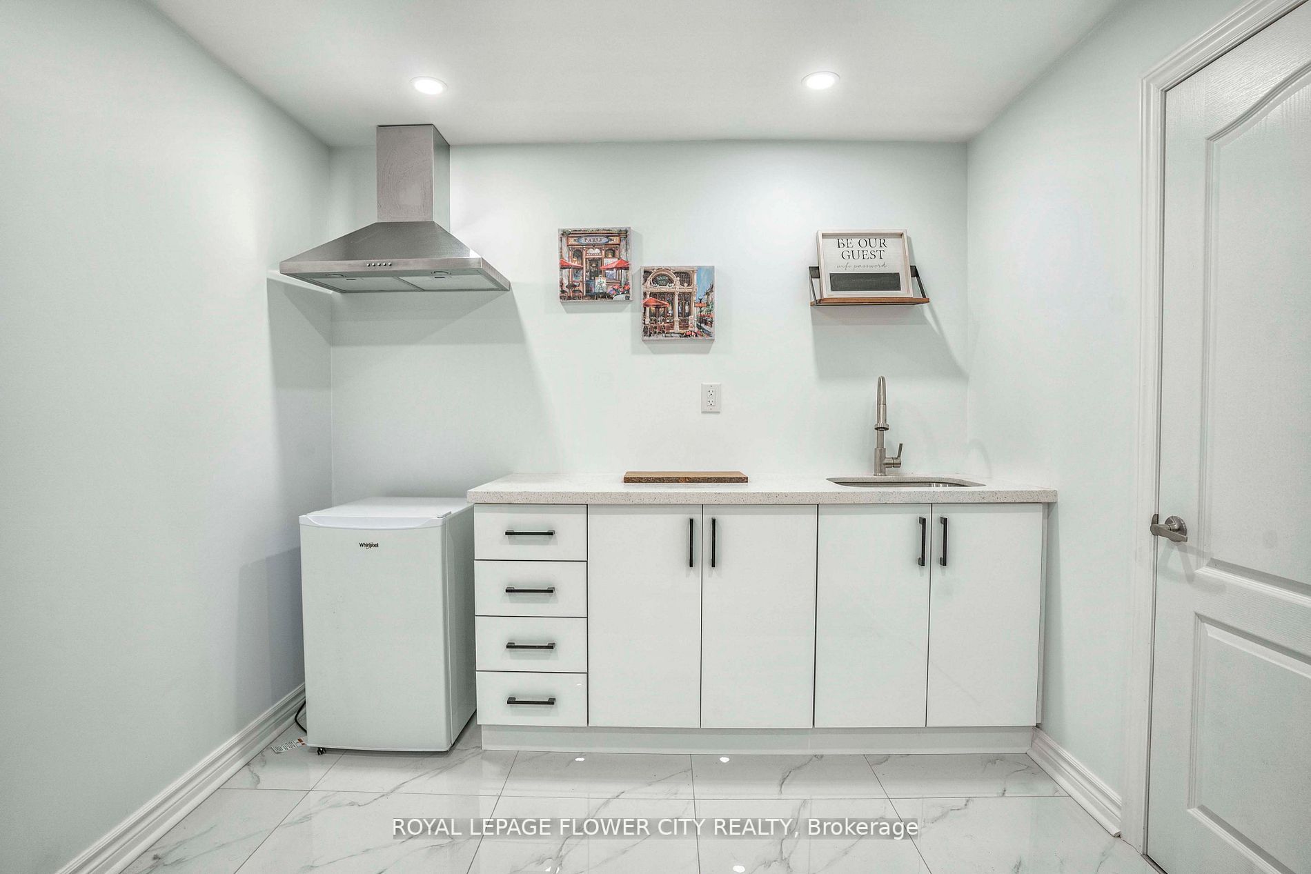 1284 Queens Plate Rd