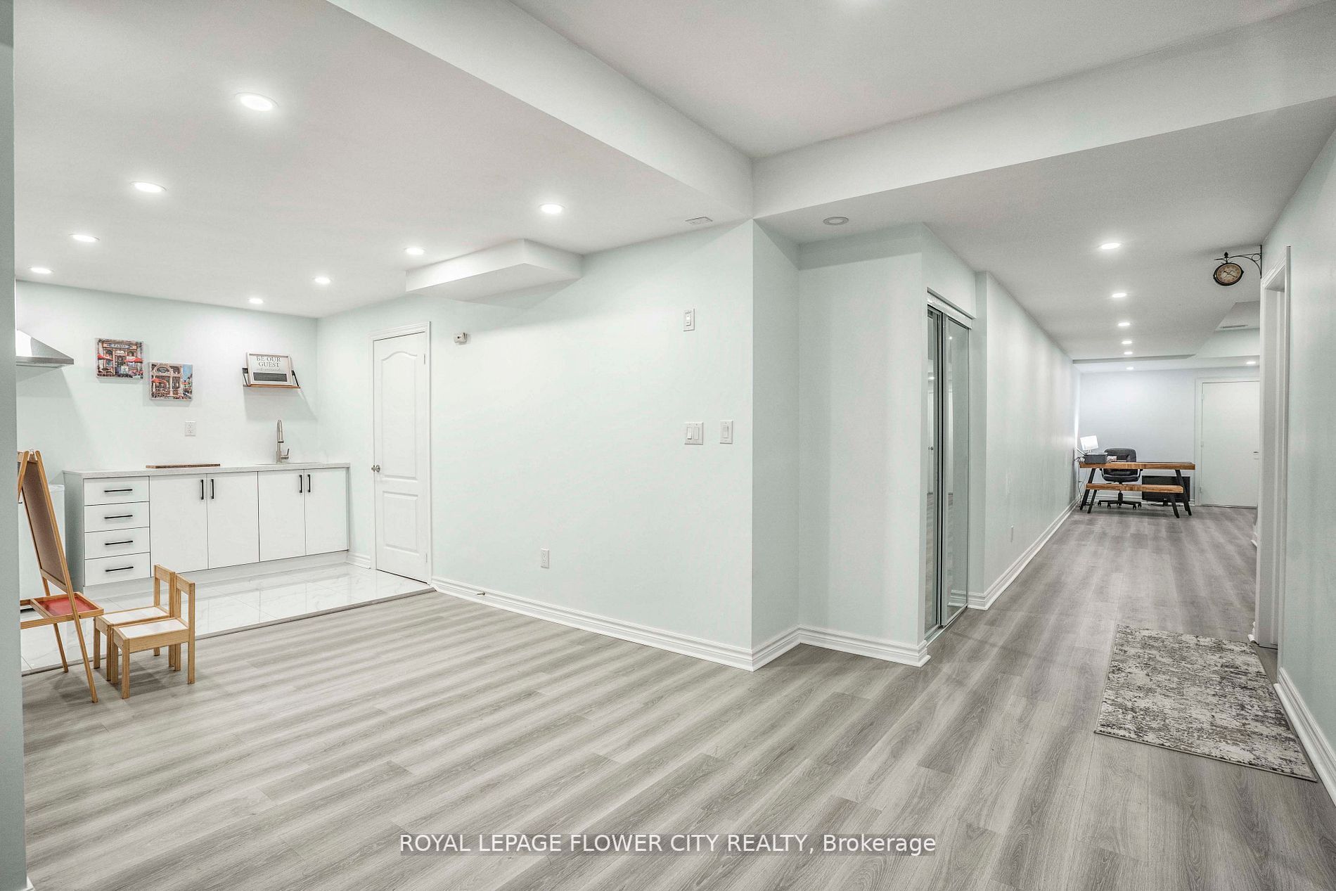 1284 Queens Plate Rd