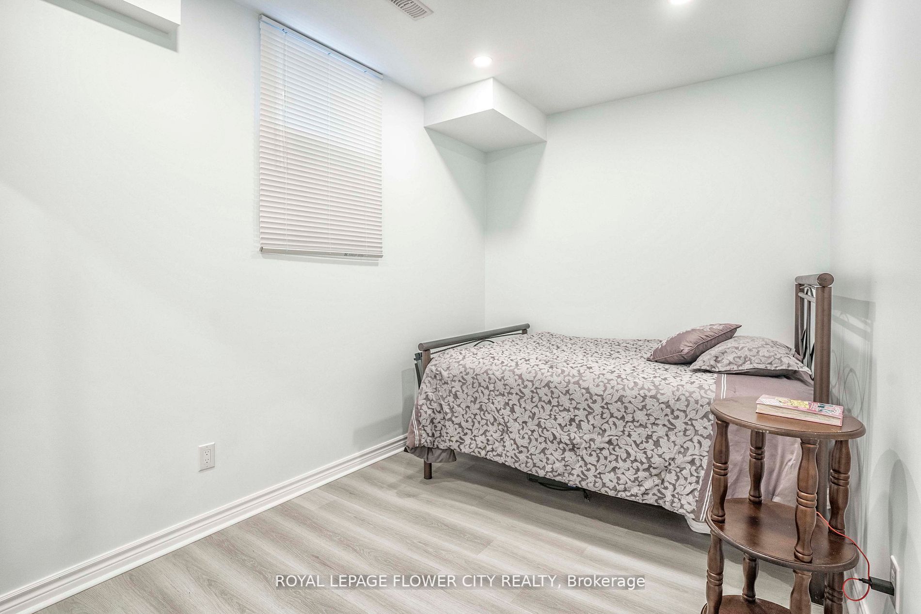 1284 Queens Plate Rd