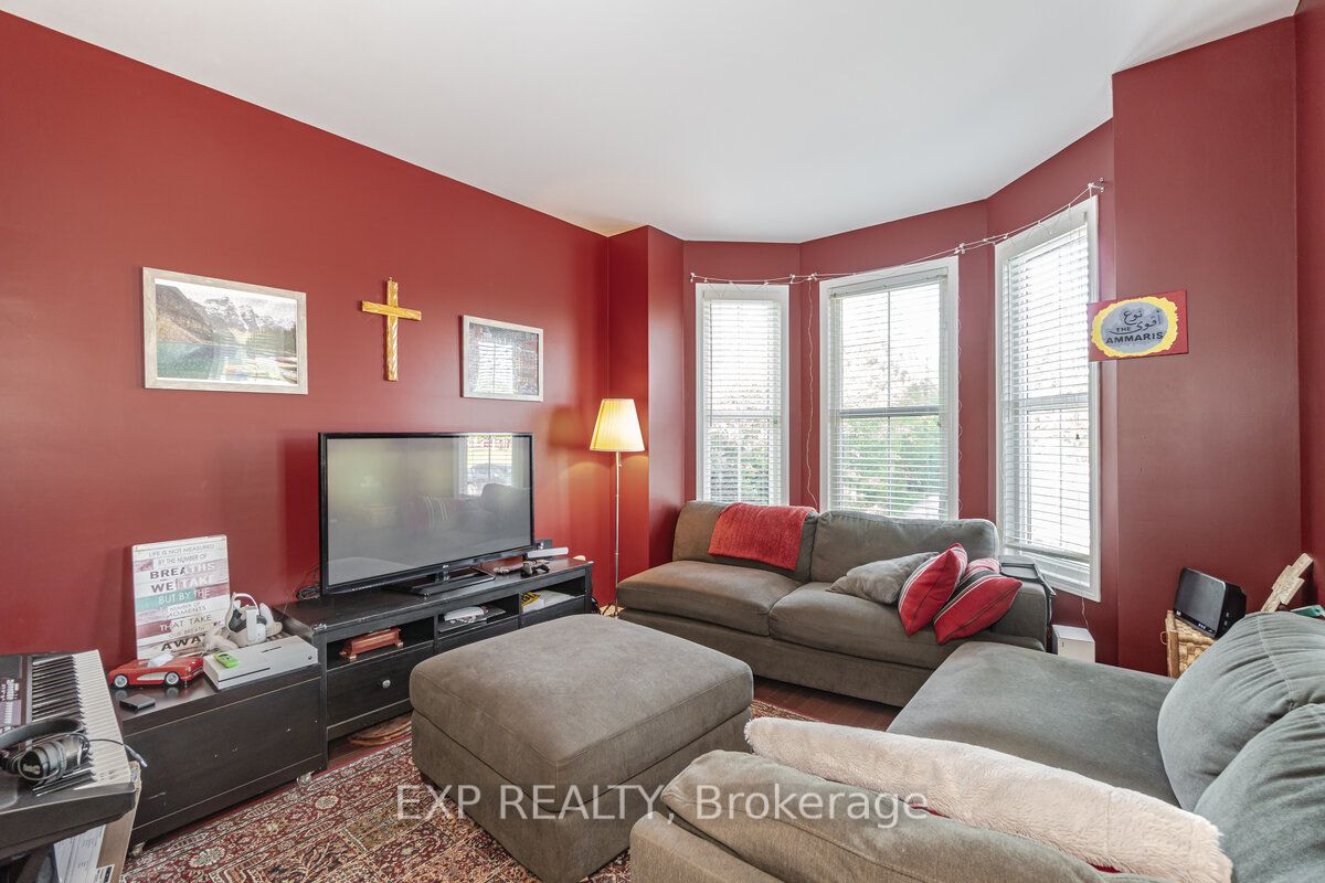 349 Ware Crescent