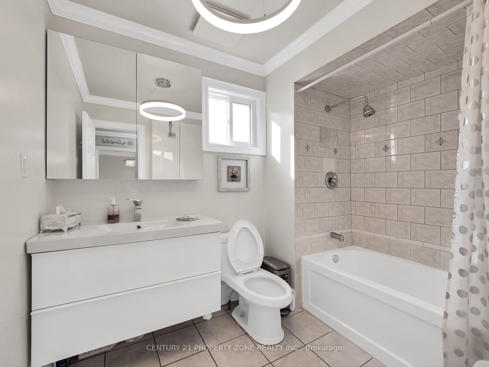 11 Hinchley Wood Grve