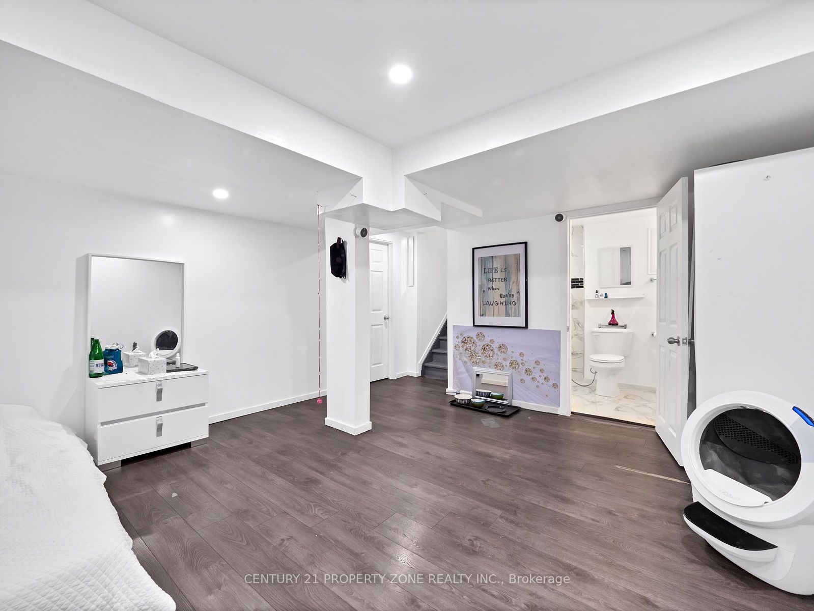 11 Hinchley Wood Grve