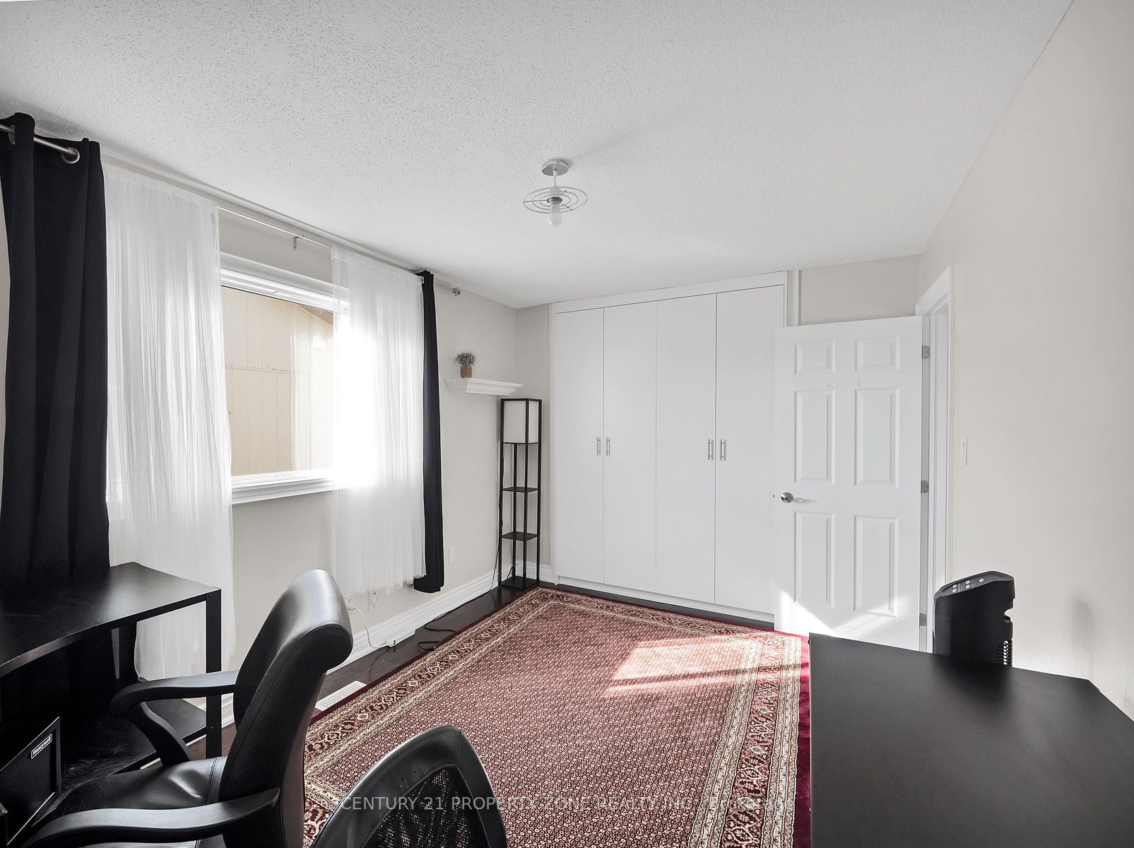 11 Hinchley Wood Grve