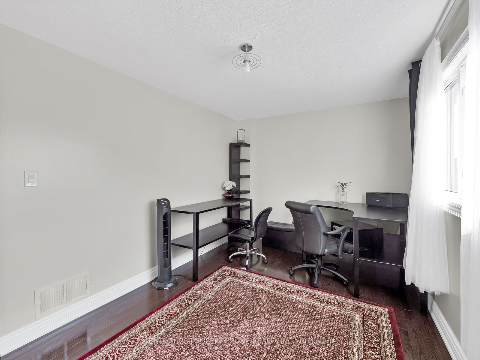 11 Hinchley Wood Grve