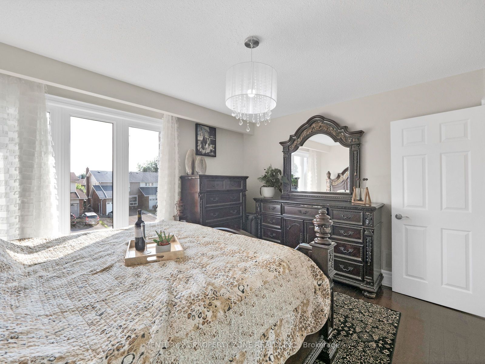 11 Hinchley Wood Grve