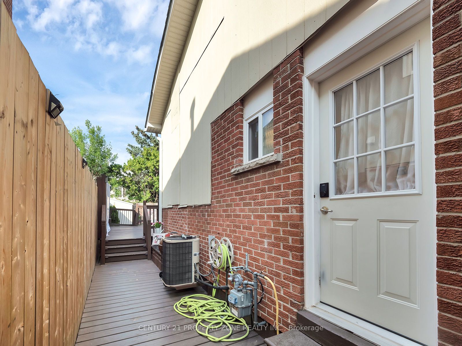 11 Hinchley Wood Grve