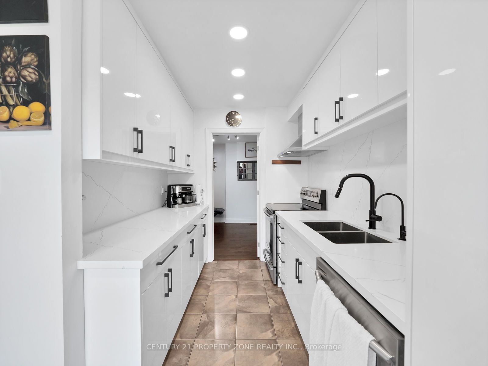 11 Hinchley Wood Grve