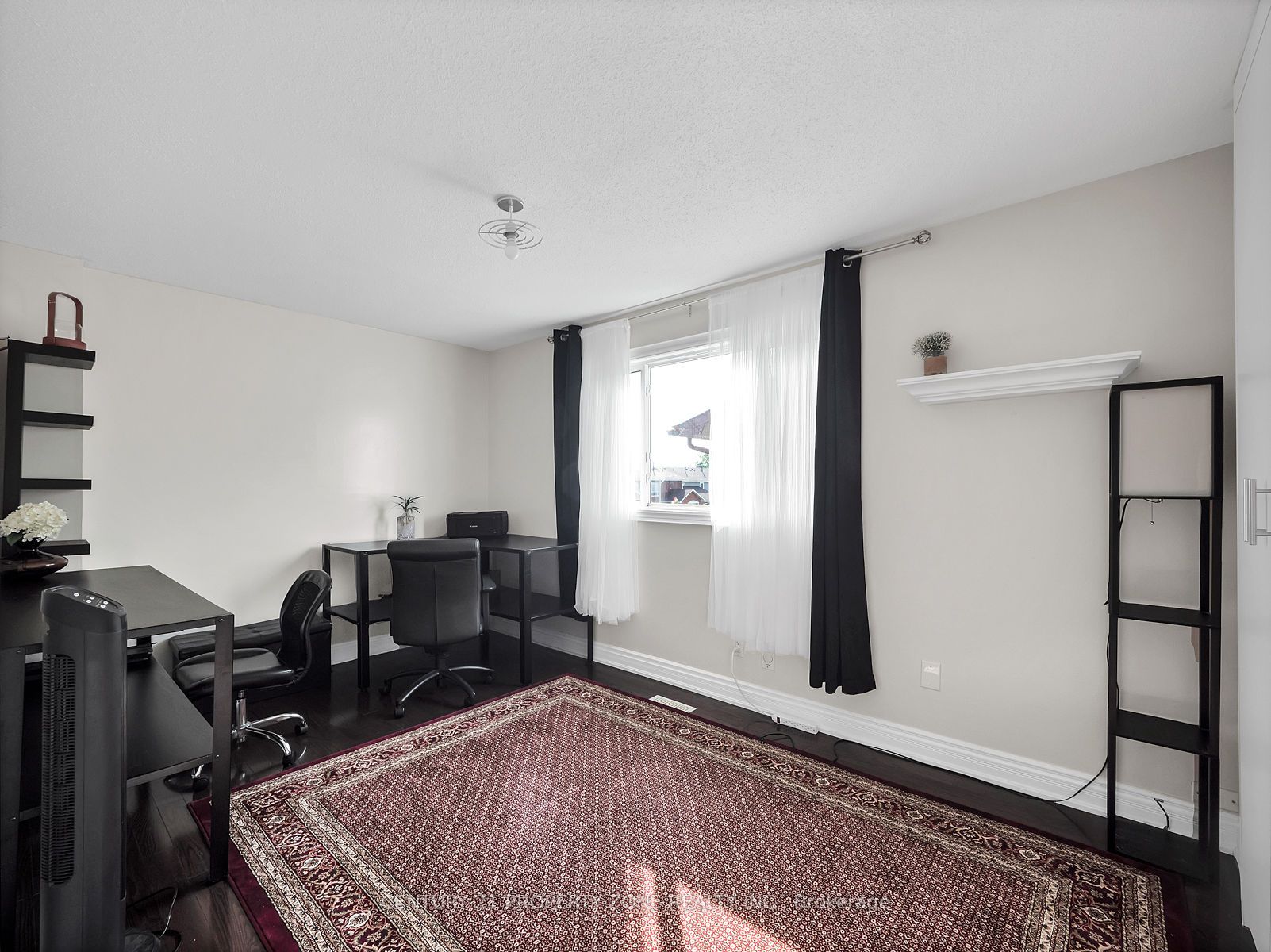 11 Hinchley Wood Grve