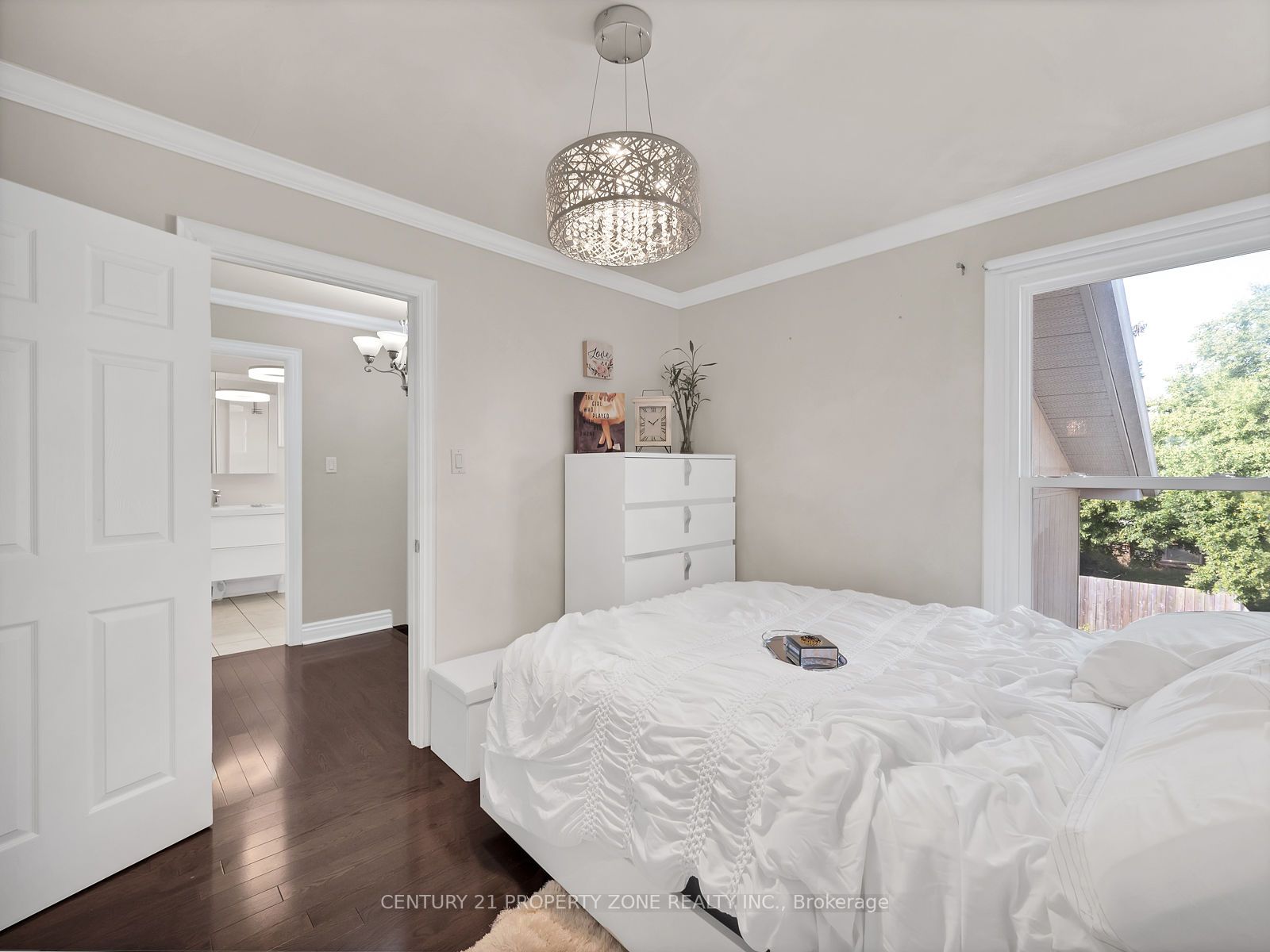 11 Hinchley Wood Grve