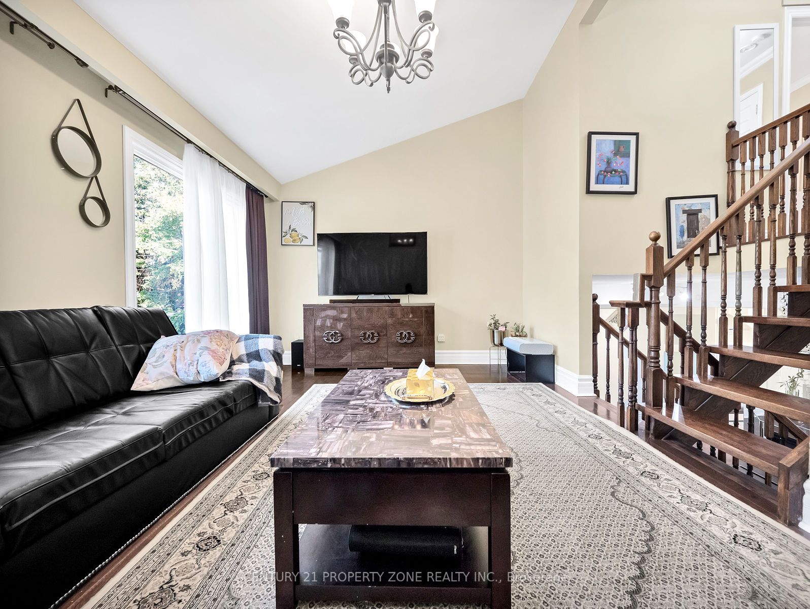 11 Hinchley Wood Grve