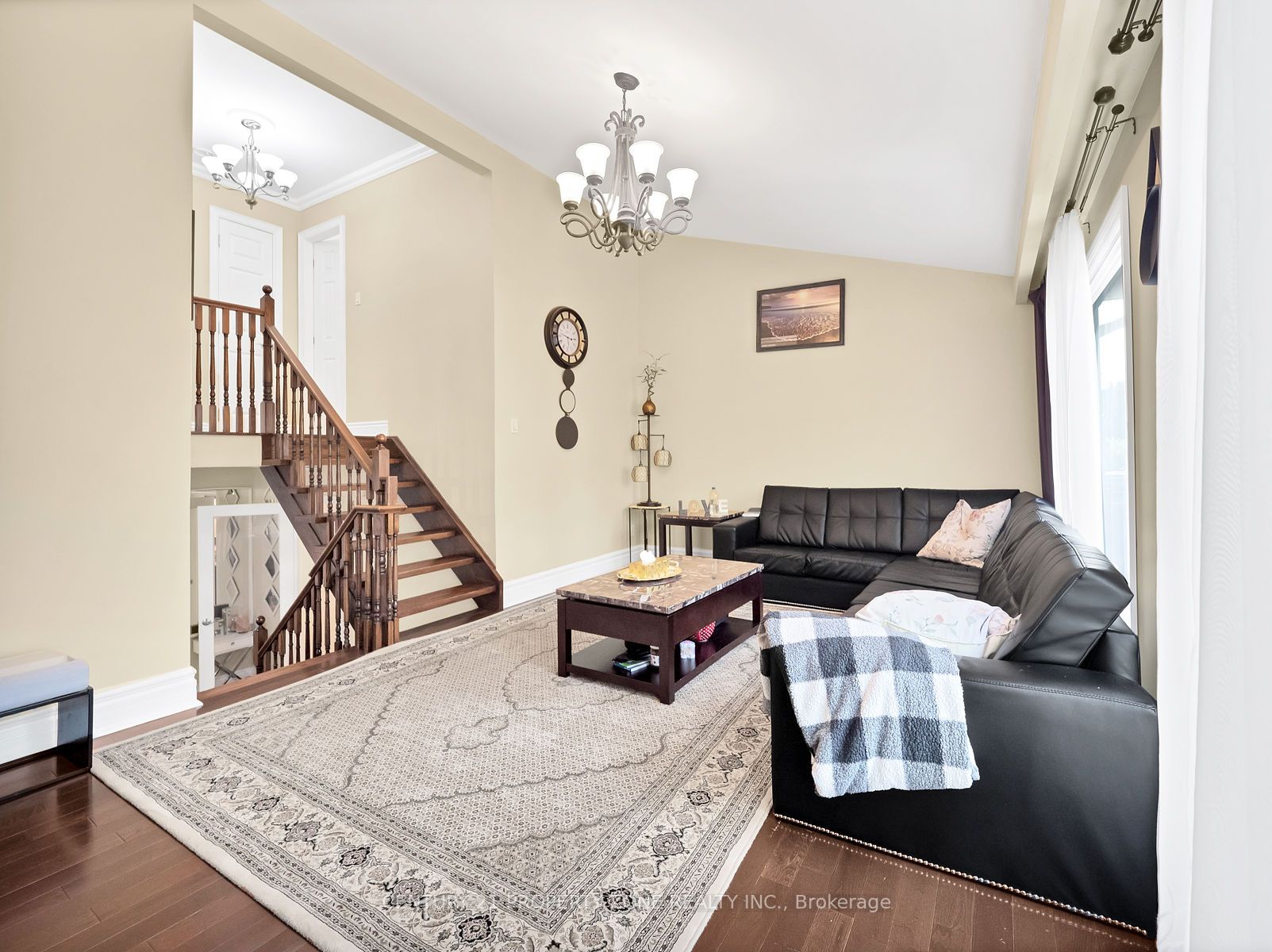 11 Hinchley Wood Grve