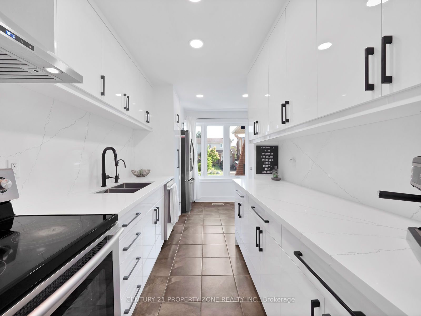 11 Hinchley Wood Grve