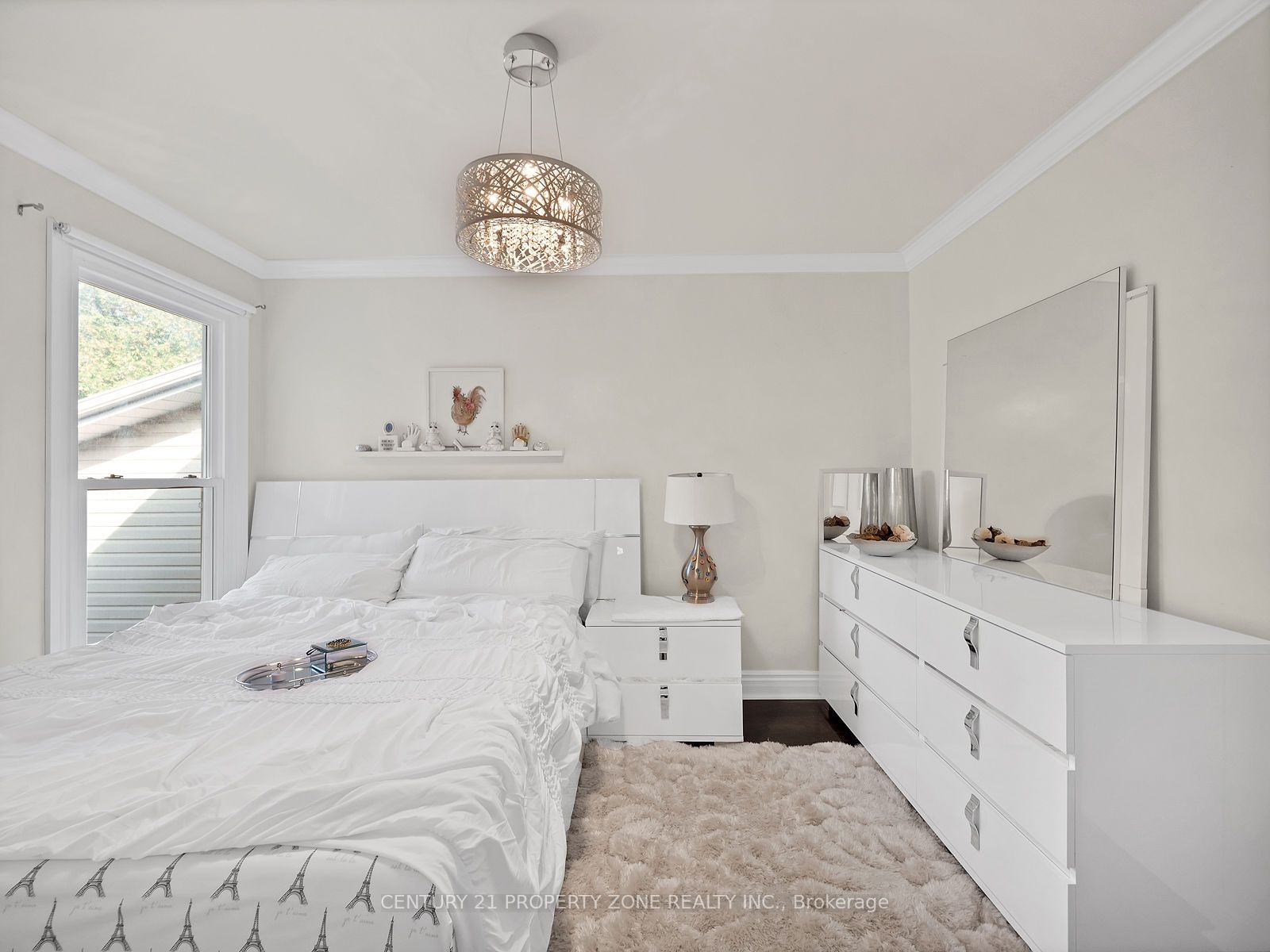 11 Hinchley Wood Grve
