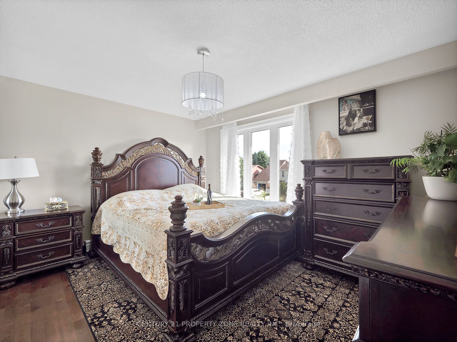 11 Hinchley Wood Grve