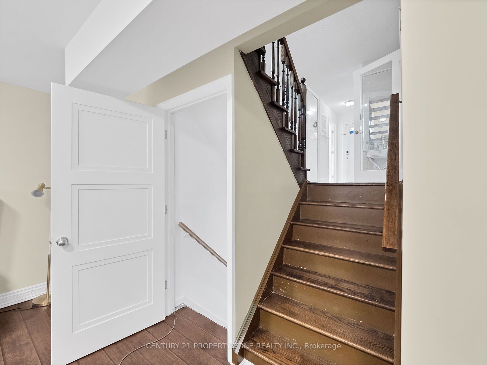 11 Hinchley Wood Grve