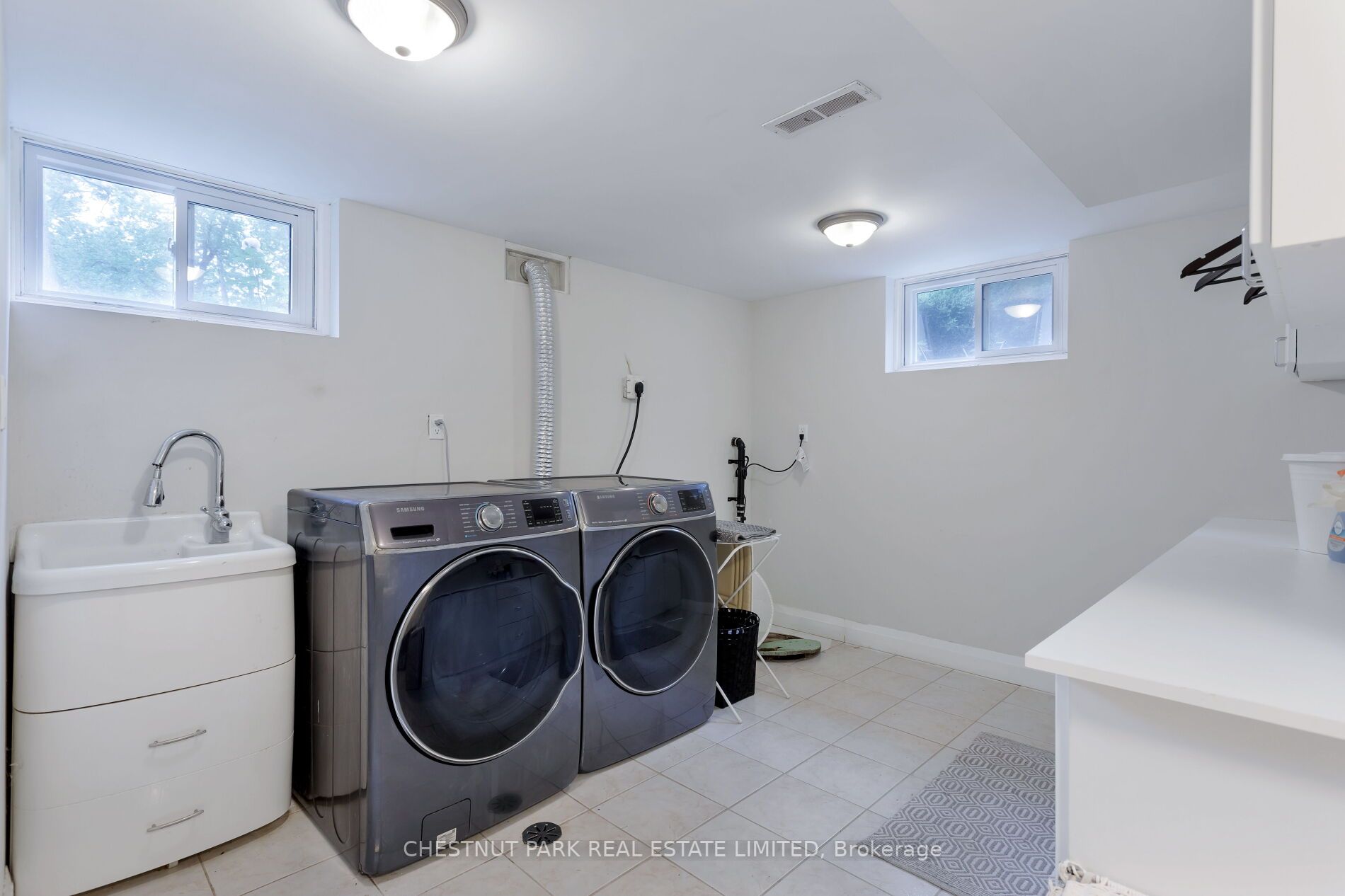 2106 Grange Dr