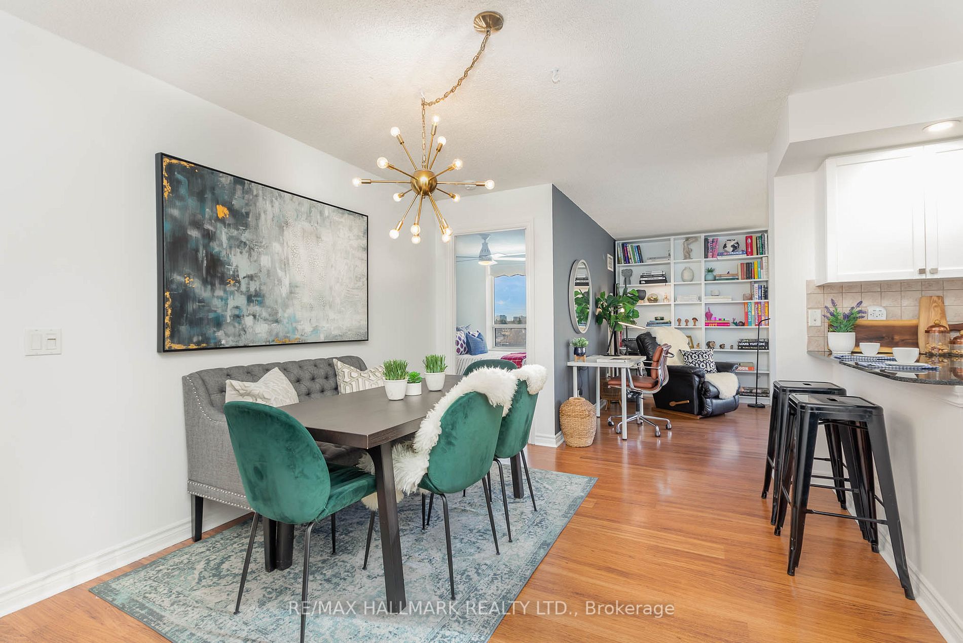 5233 Dundas St W, #720