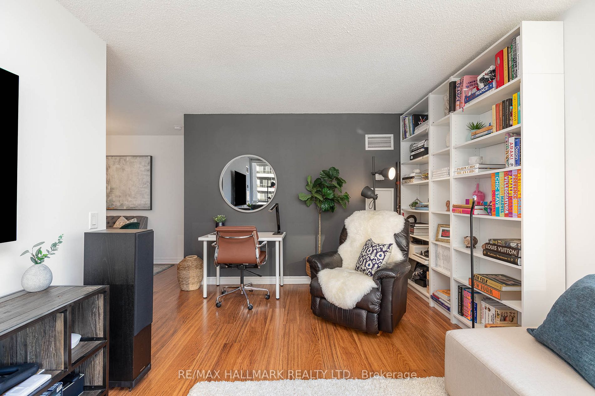 5233 Dundas St W, #720