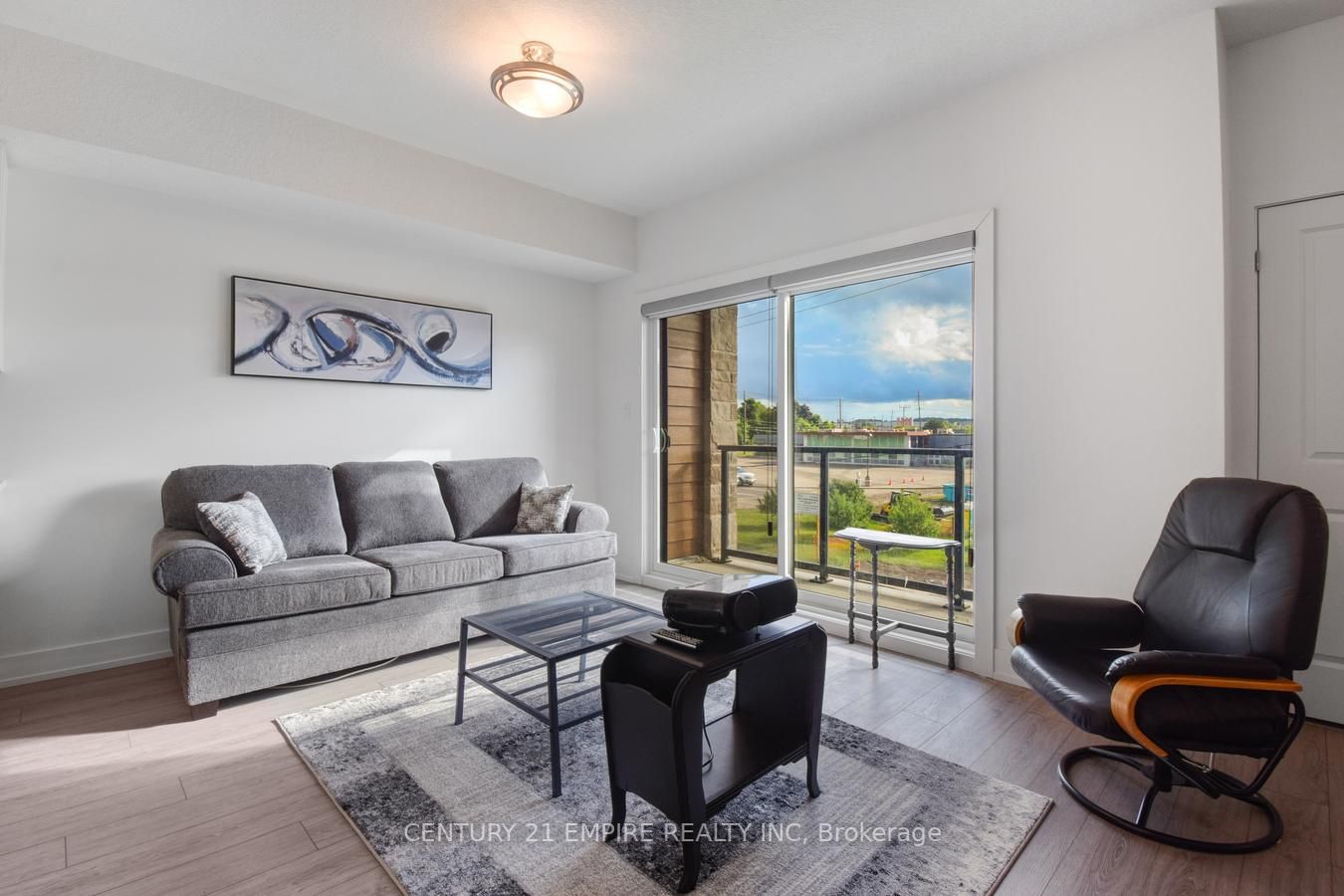 17 Centre Street, #304