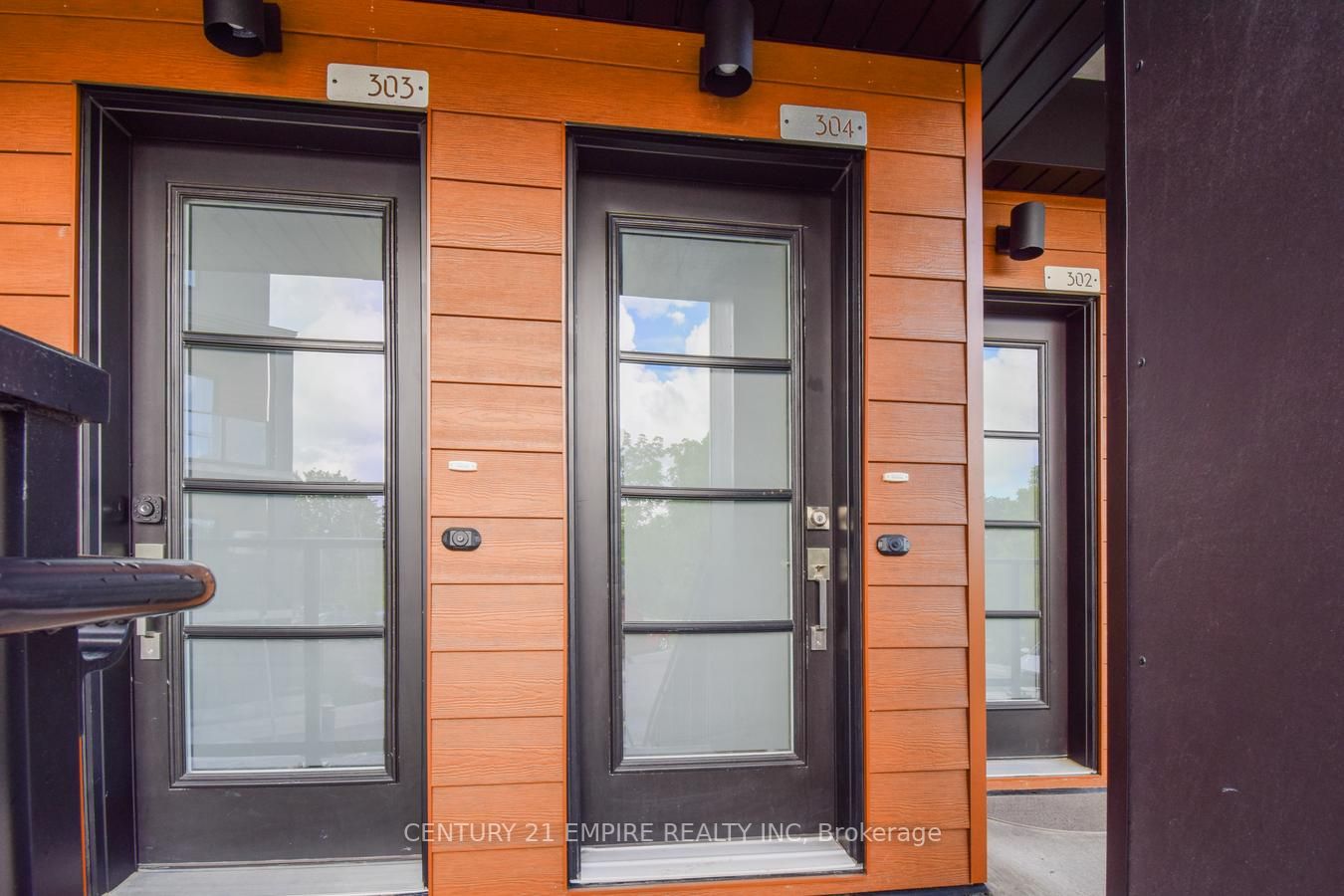 17 Centre Street, #304