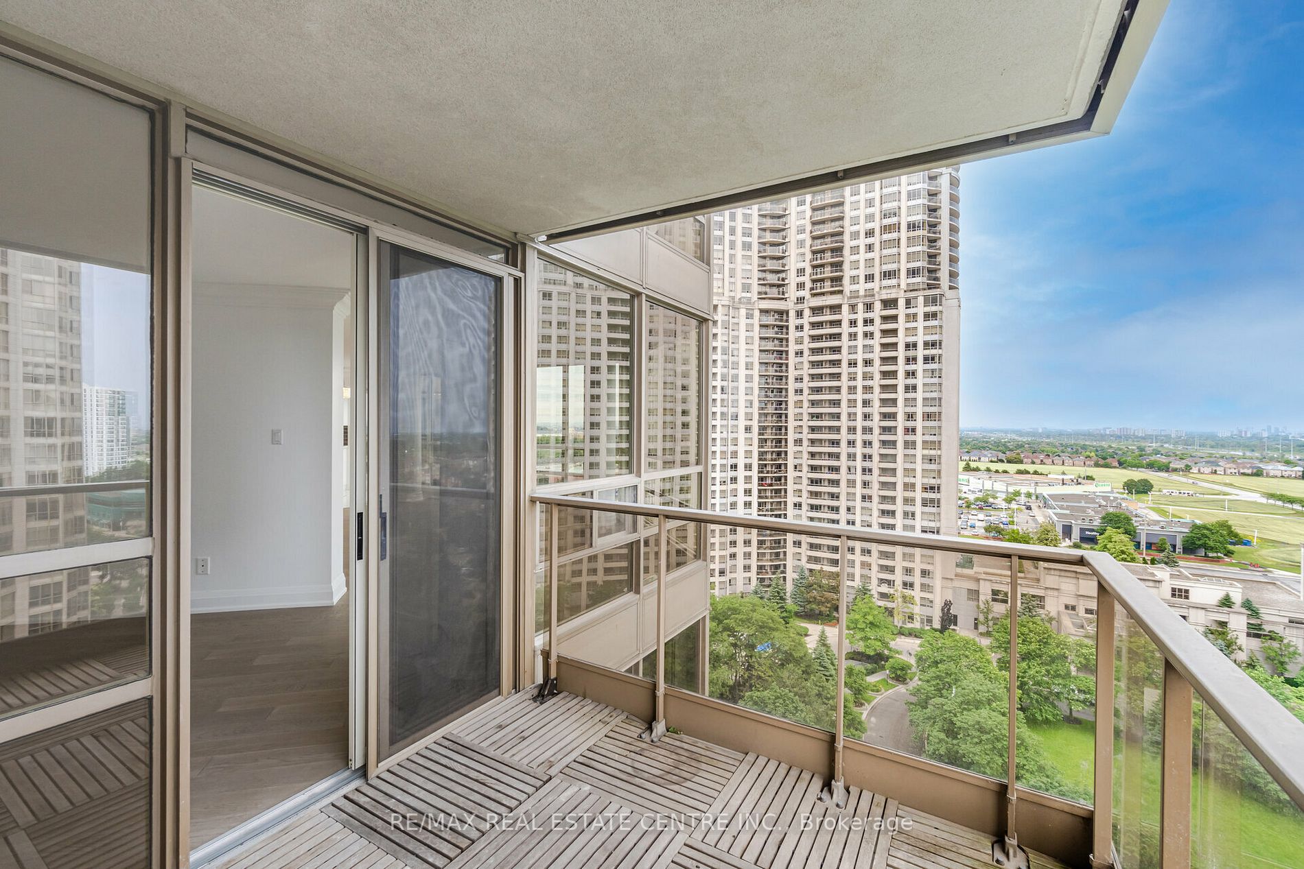 45 Kingsbridge Garden Circ, #1504