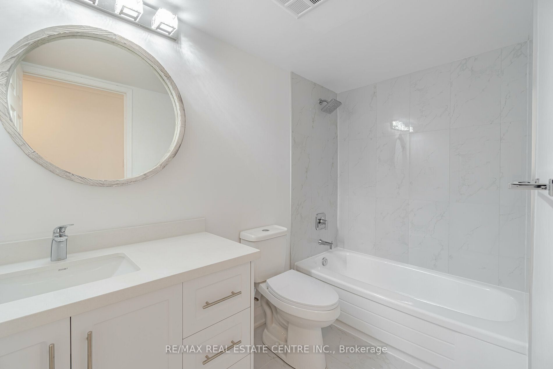 45 Kingsbridge Garden Circ, #1504