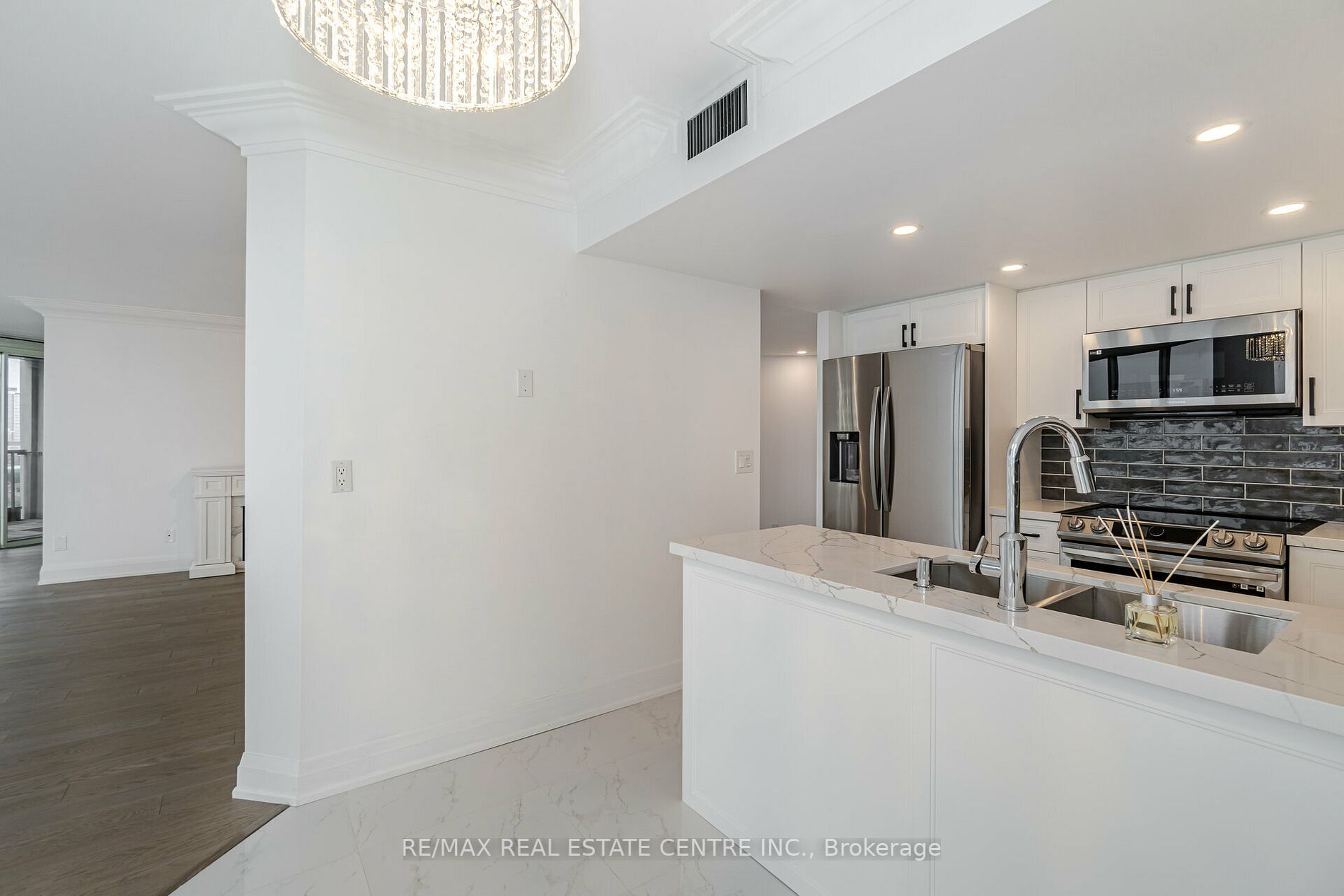 45 Kingsbridge Garden Circ, #1504