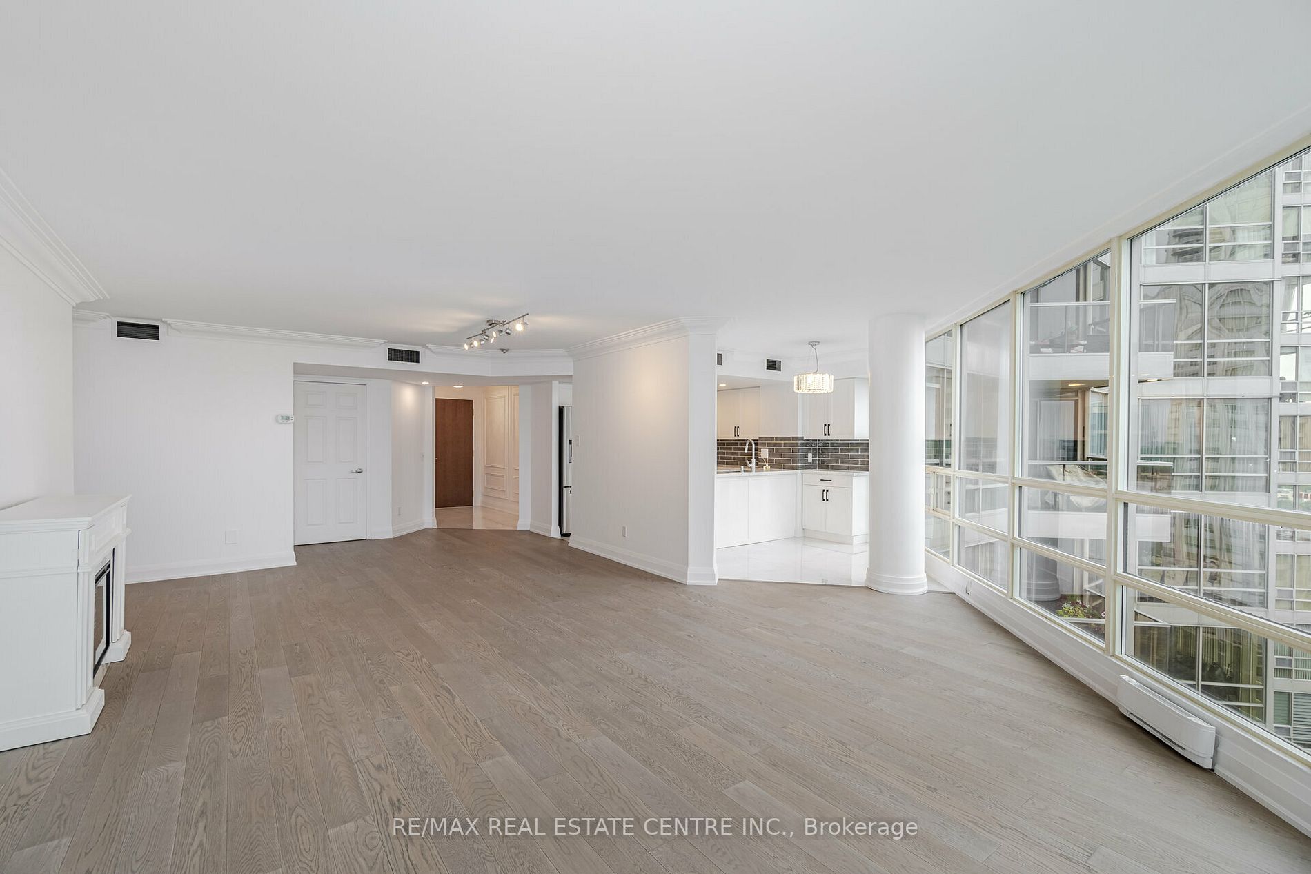 45 Kingsbridge Garden Circ, #1504