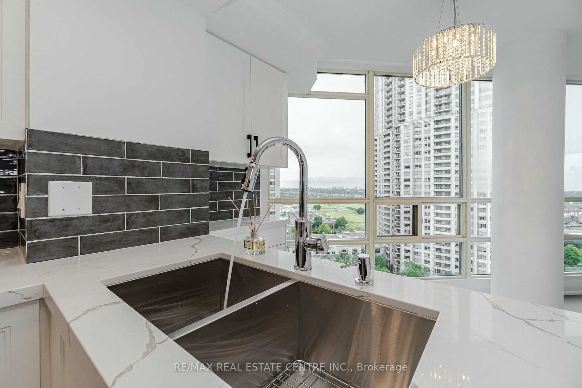 45 Kingsbridge Garden Circ, #1504