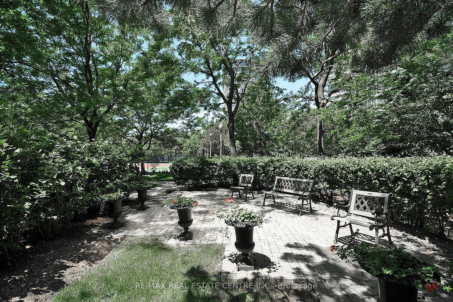45 Kingsbridge Garden Circ, #1504