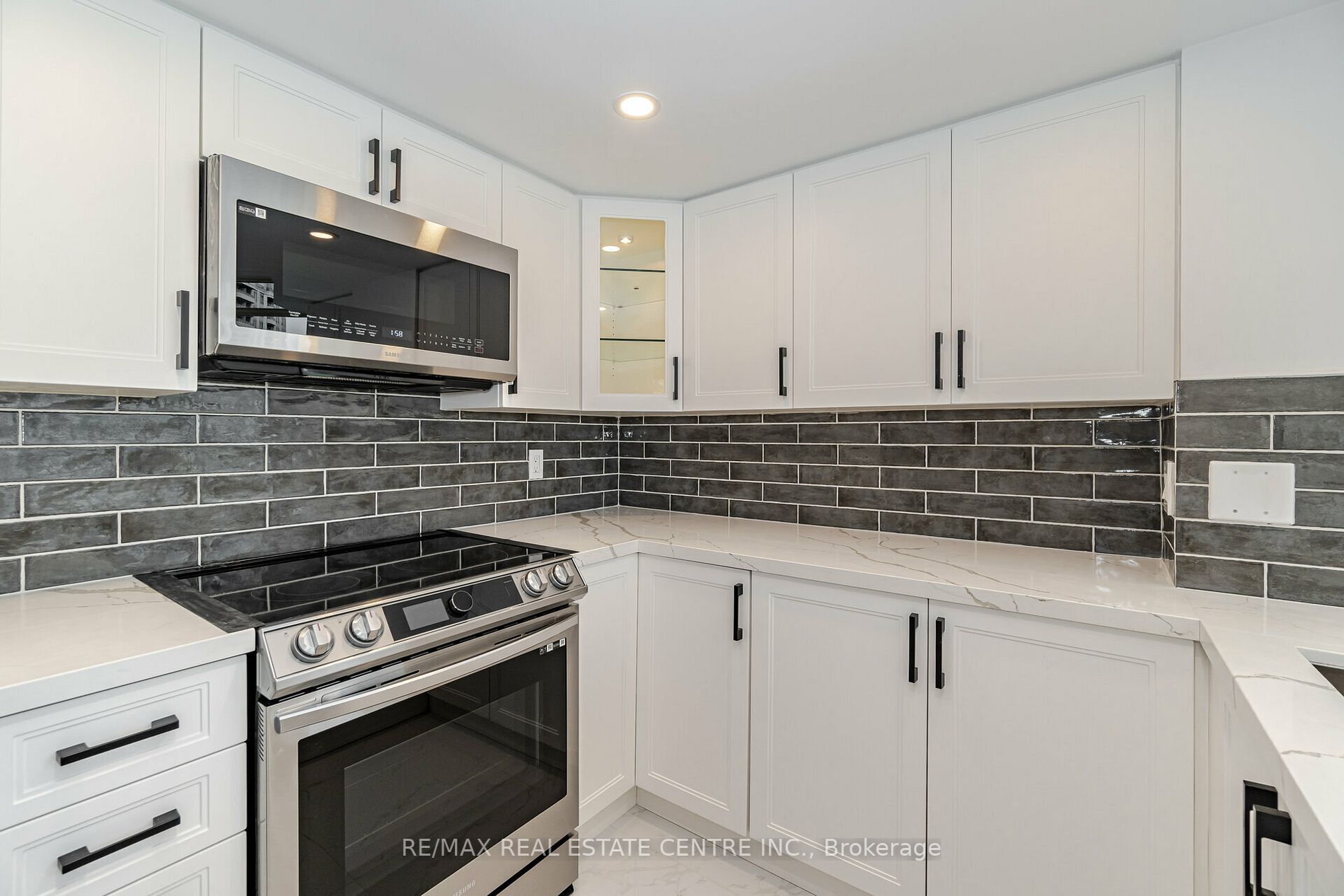 45 Kingsbridge Garden Circ, #1504