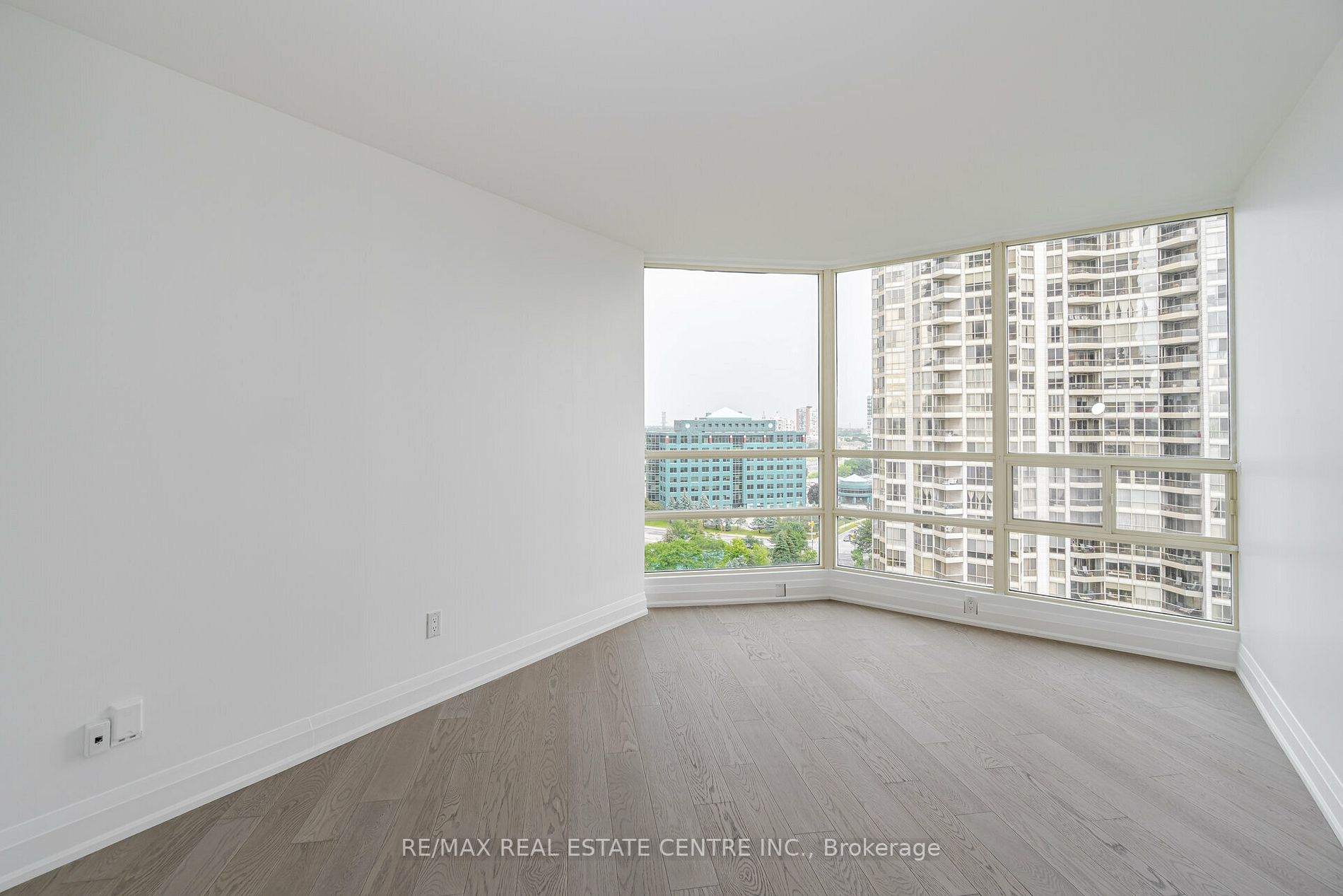 45 Kingsbridge Garden Circ, #1504