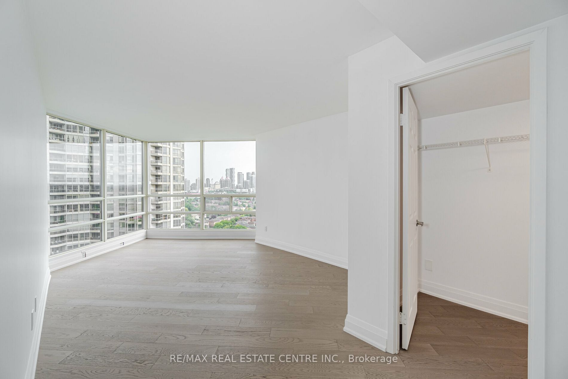 45 Kingsbridge Garden Circ, #1504