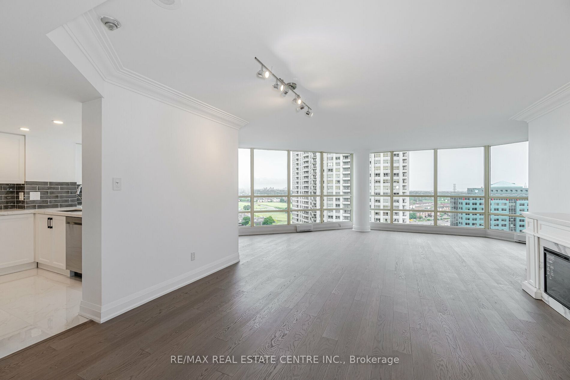 45 Kingsbridge Garden Circ, #1504
