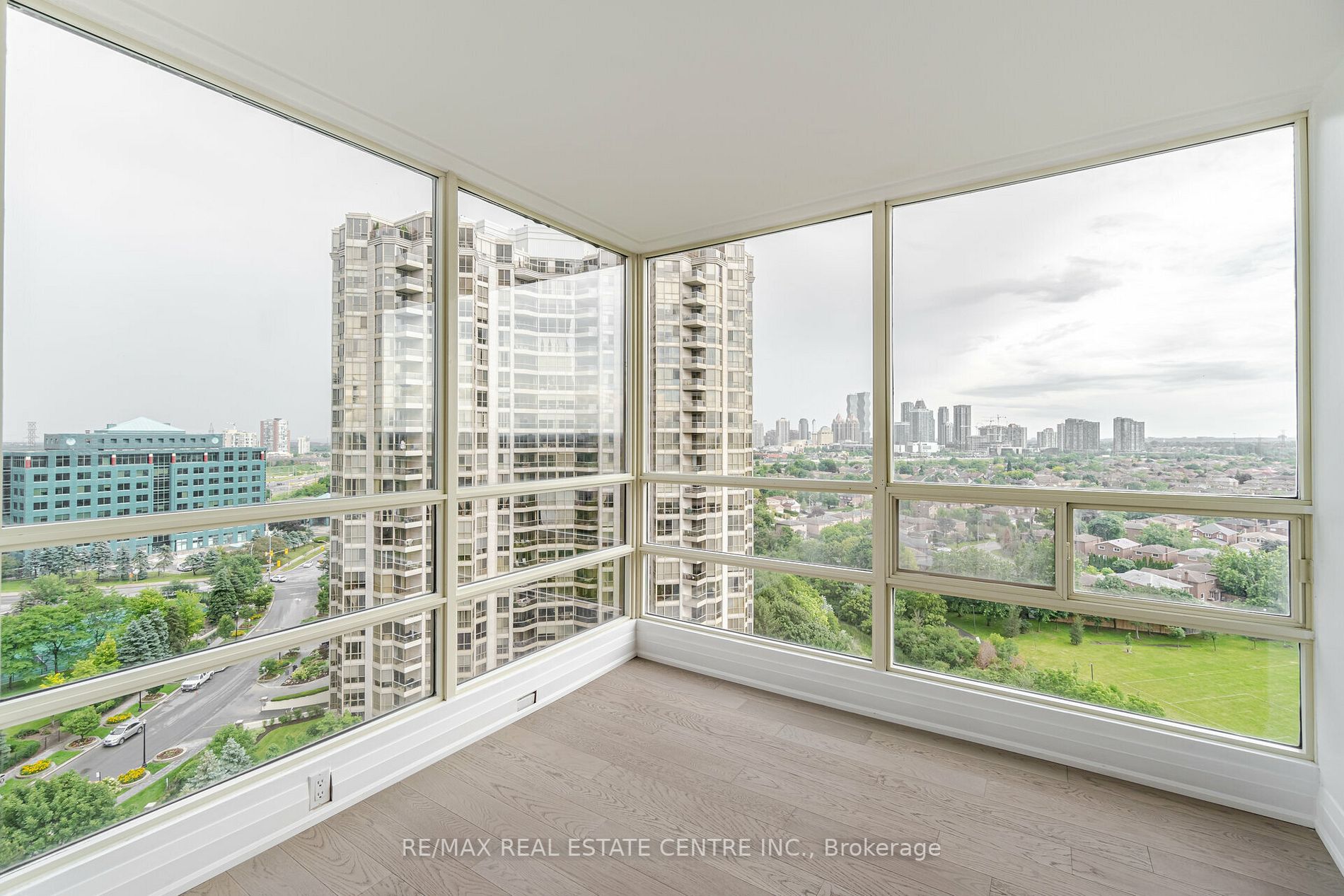 45 Kingsbridge Garden Circ, #1504