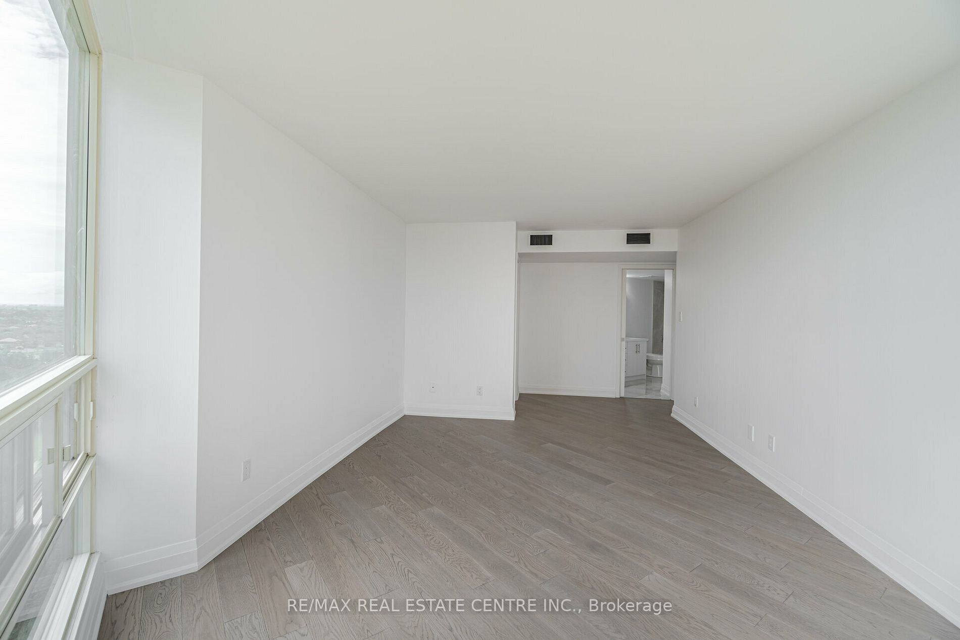 45 Kingsbridge Garden Circ, #1504