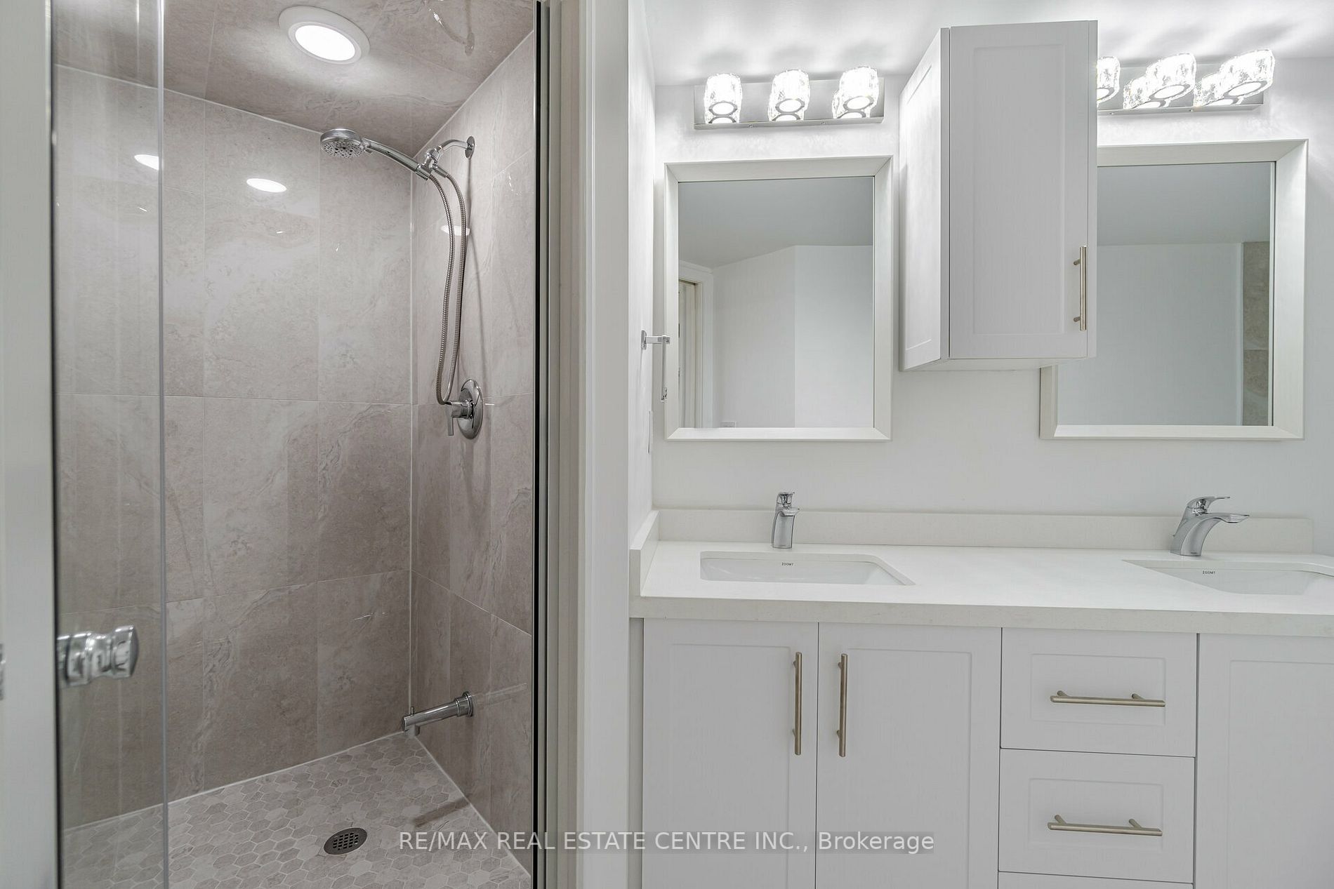 45 Kingsbridge Garden Circ, #1504